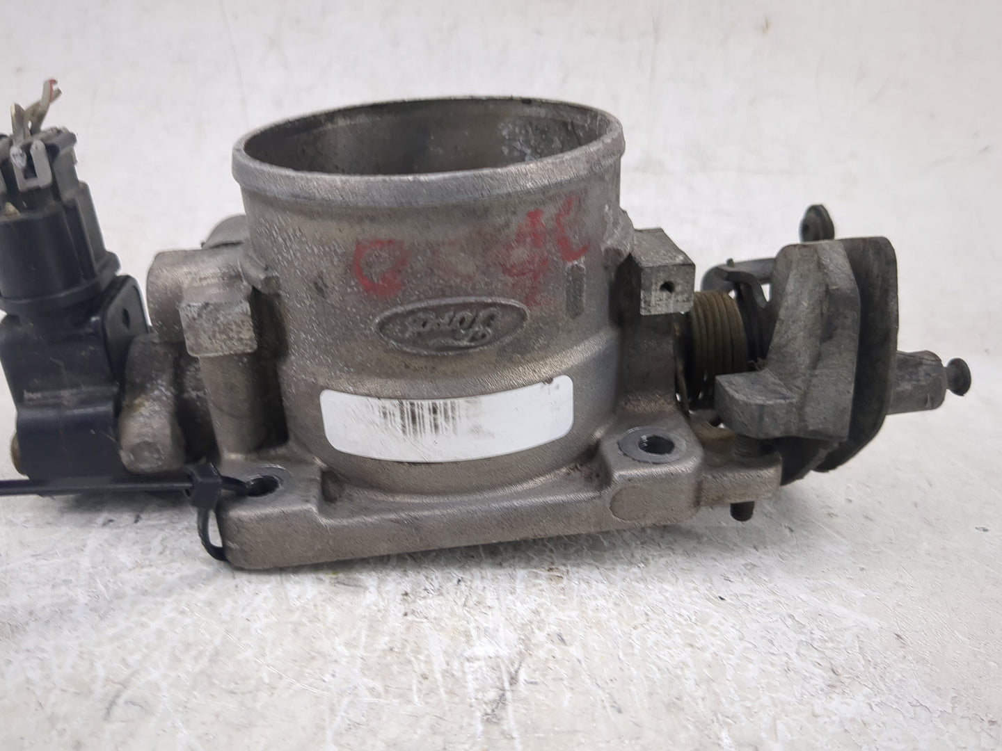 1998-2004 Lincoln Town Car Throttle Body P/N:F4SF 9B989 Fits Fits 1998 1999 2000 2001 2002 2003 2004 OEM Used Auto Parts - O