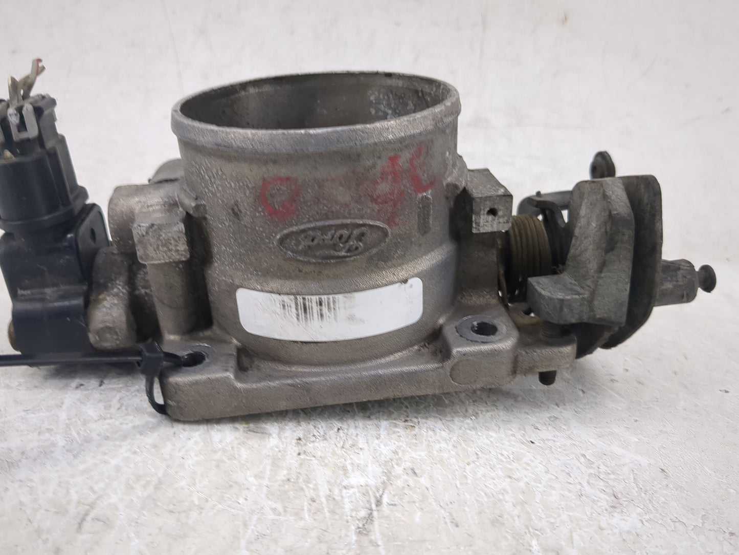 1998-2004 Lincoln Town Car Throttle Body P/N:F4SF 9B989 Fits Fits 1998 1999 2000 2001 2002 2003 2004 OEM Used Auto Parts - O