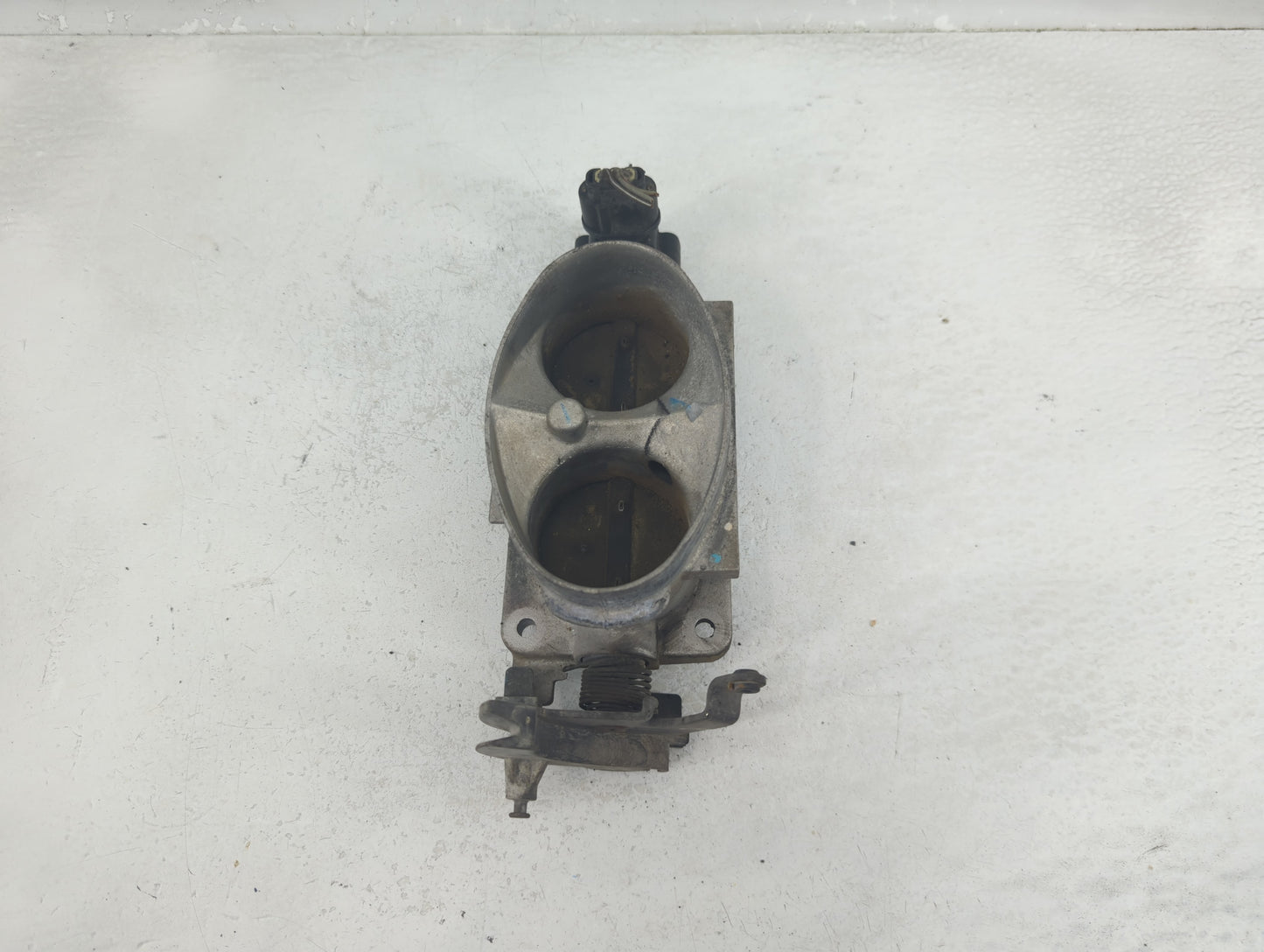 1998-2004 Lincoln Town Car Throttle Body P/N:F4SF 98989 Fits Fits 1998 1999 2000 2001 2002 2003 2004 OEM Used Auto Parts - O