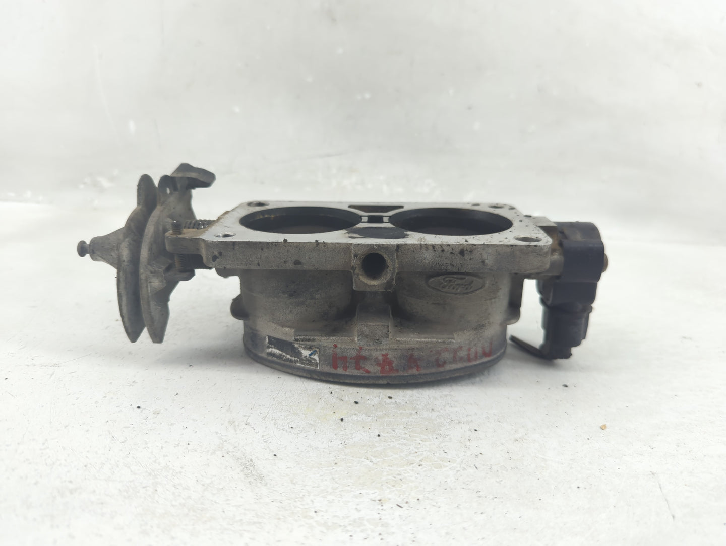 1998-2004 Lincoln Town Car Throttle Body P/N:F4SF 98989 Fits Fits 1998 1999 2000 2001 2002 2003 2004 OEM Used Auto Parts - O