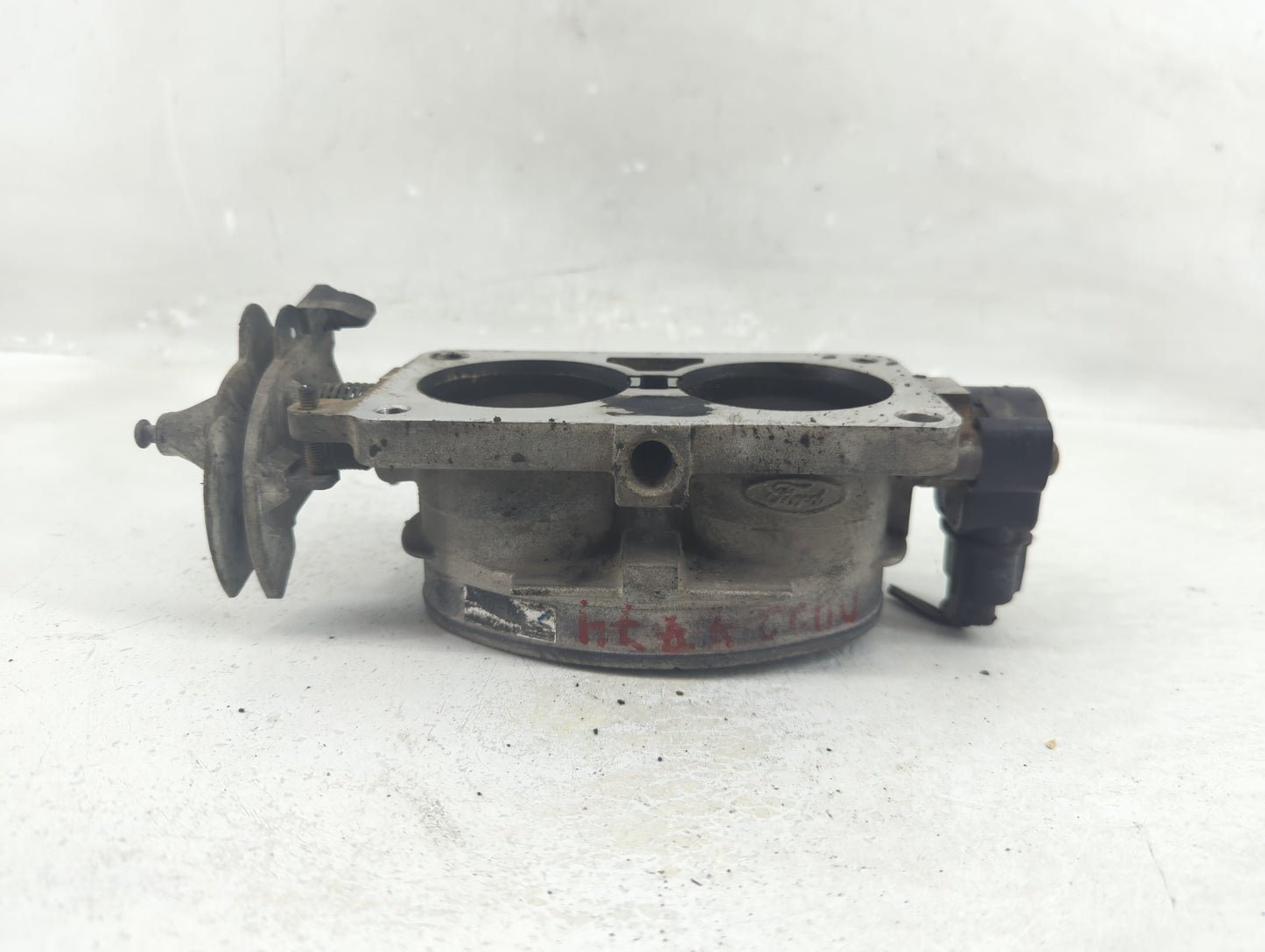 1998-2004 Lincoln Town Car Throttle Body P/N:F4SF 98989 Fits Fits 1998 1999 2000 2001 2002 2003 2004 OEM Used Auto Parts - O