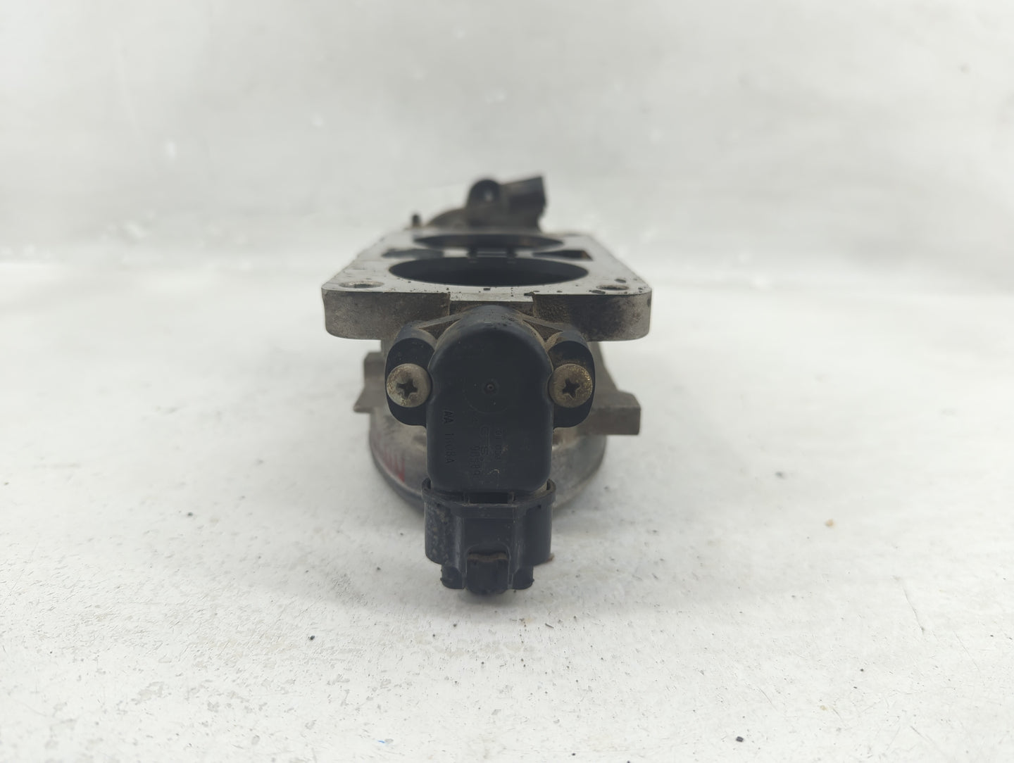 1998-2004 Lincoln Town Car Throttle Body P/N:F4SF 98989 Fits Fits 1998 1999 2000 2001 2002 2003 2004 OEM Used Auto Parts - O
