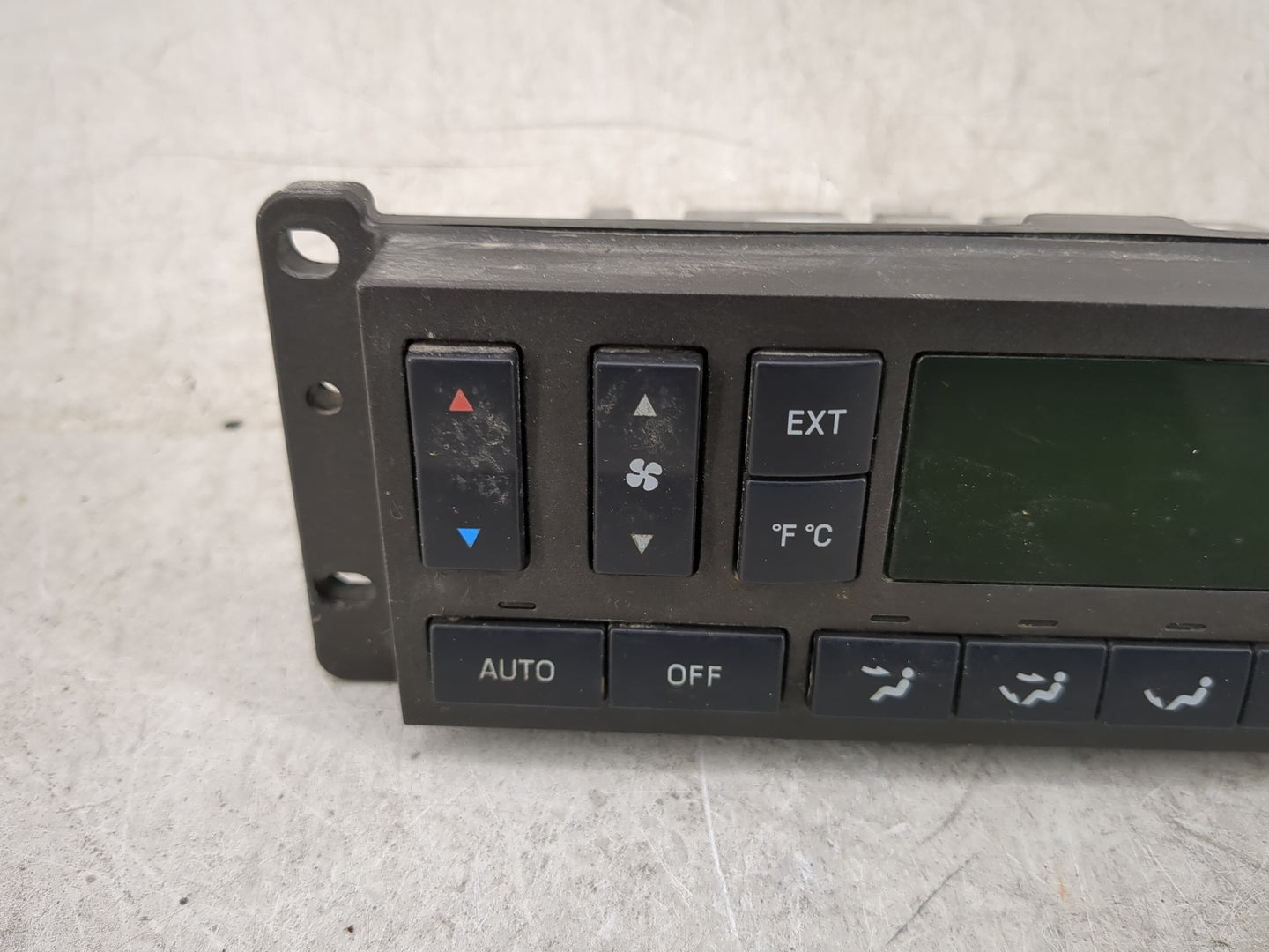 2003-2006 Lincoln Town Car Climate Control Module Temperature AC/Heater Replacement P/N:F145K 3W1H -18C612-AK Fits OEM Used 