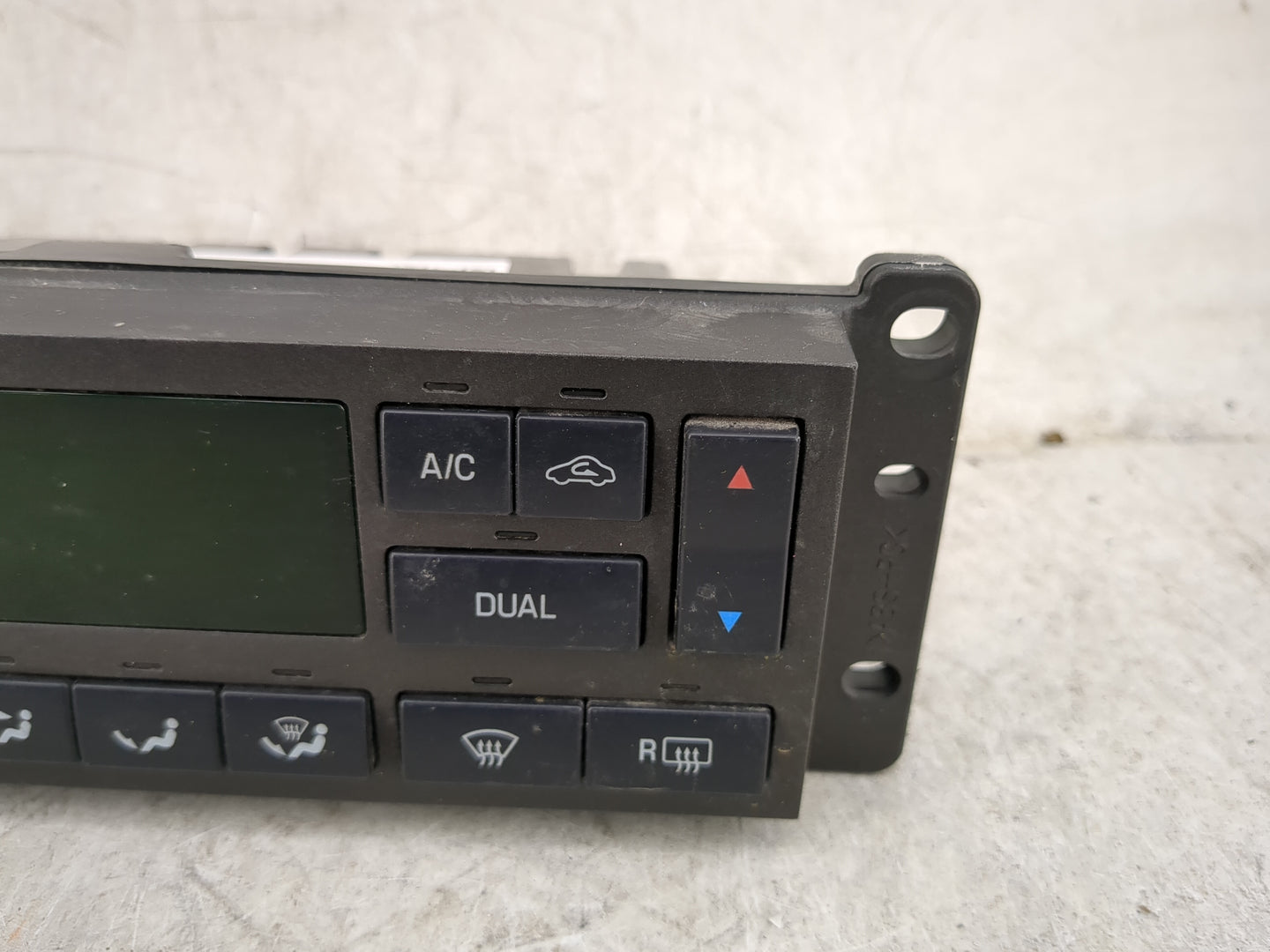 2003-2006 Lincoln Town Car Climate Control Module Temperature AC/Heater Replacement P/N:F145K 3W1H -18C612-AK Fits OEM Used 