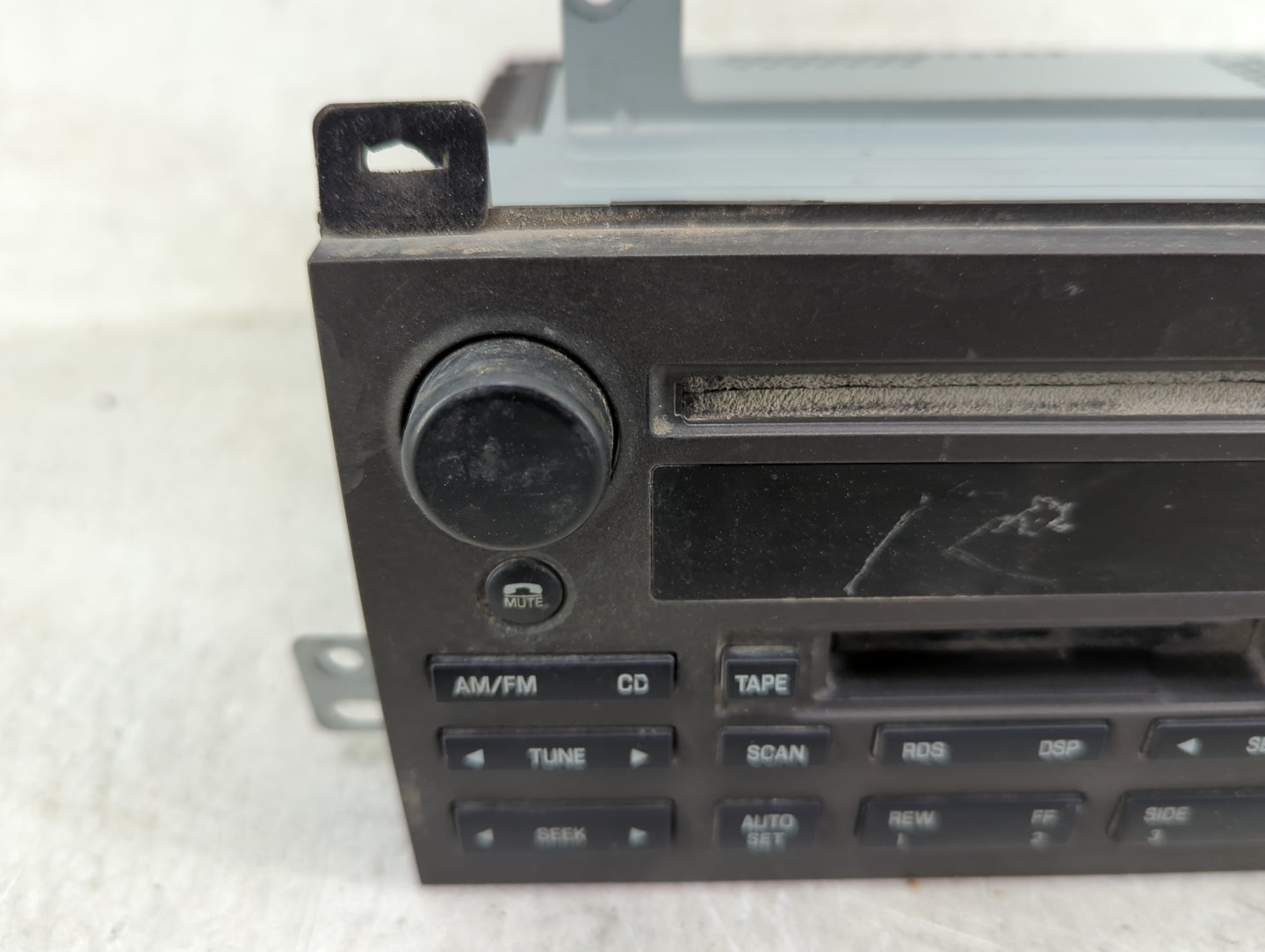 2004 Lincoln Town Car Radio AM FM Cd Player Receiver Replacement P/N:4W1T-18C868-AA Fits OEM Used Auto Parts - Oemusedautopa