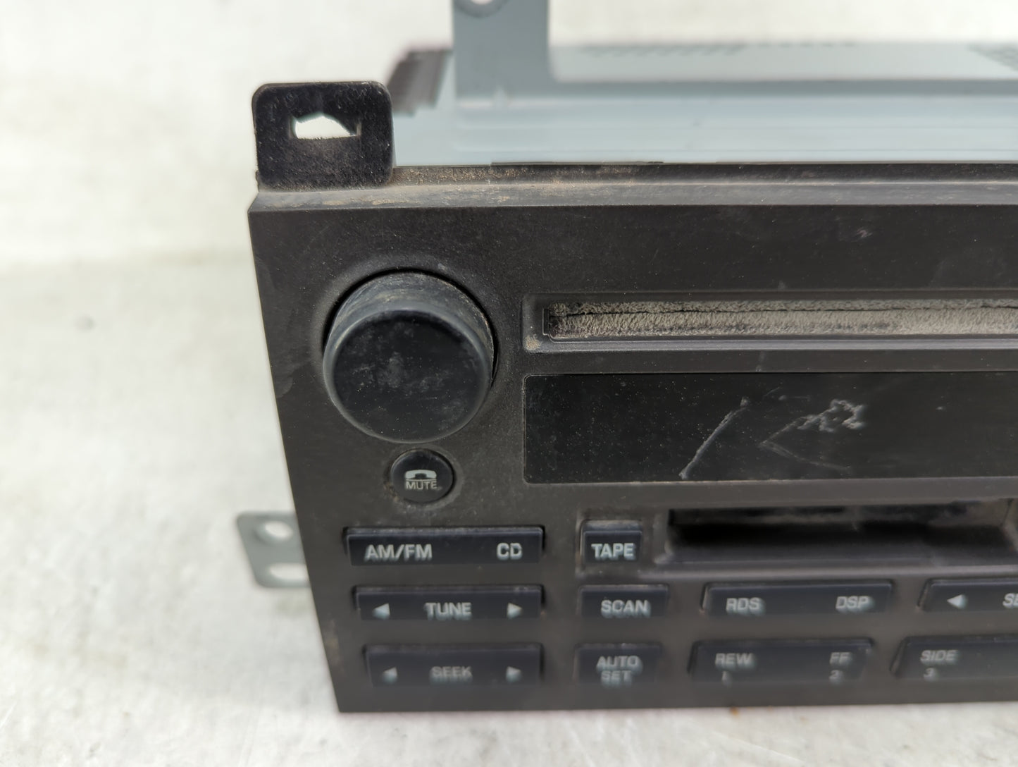 2004 Lincoln Town Car Radio AM FM Cd Player Receiver Replacement P/N:4W1T-18C868-AA Fits OEM Used Auto Parts - Oemusedautopa
