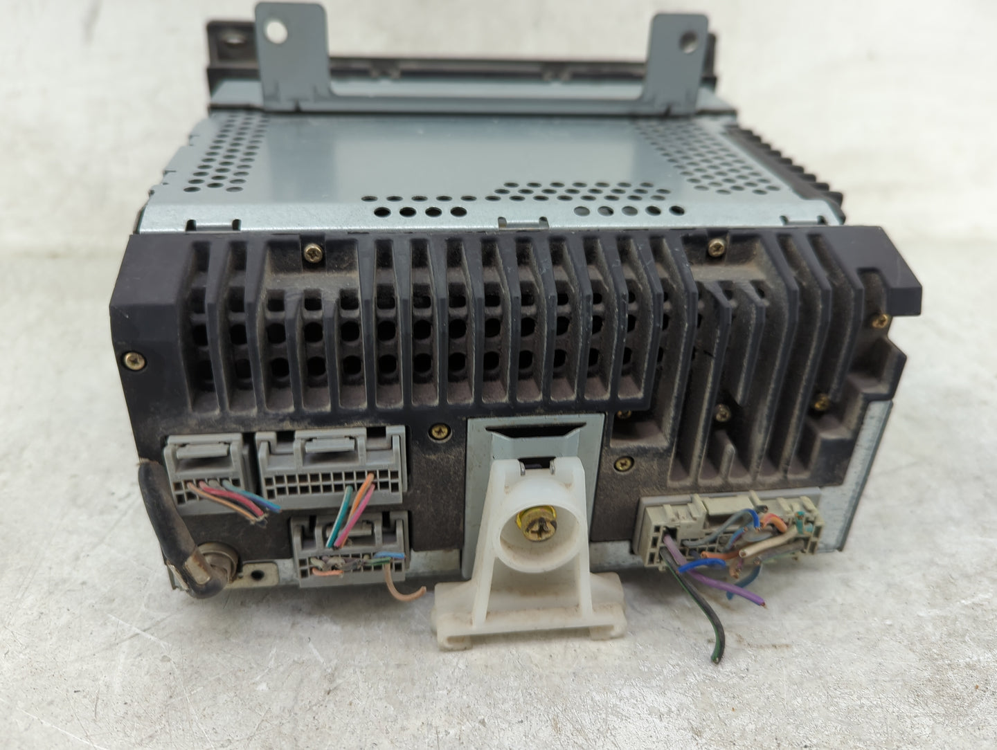 2004 Lincoln Town Car Radio AM FM Cd Player Receiver Replacement P/N:4W1T-18C868-AA Fits OEM Used Auto Parts - Oemusedautopa