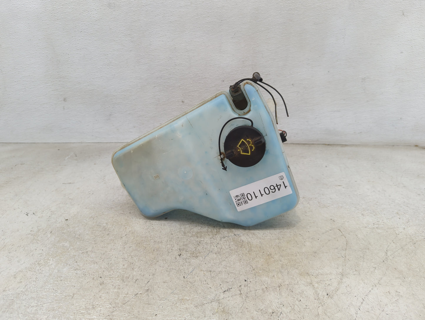 2004 Lincoln Town Car Windshield Washer Fluid Reservoir Bottle Oem - Oemusedautoparts1.com