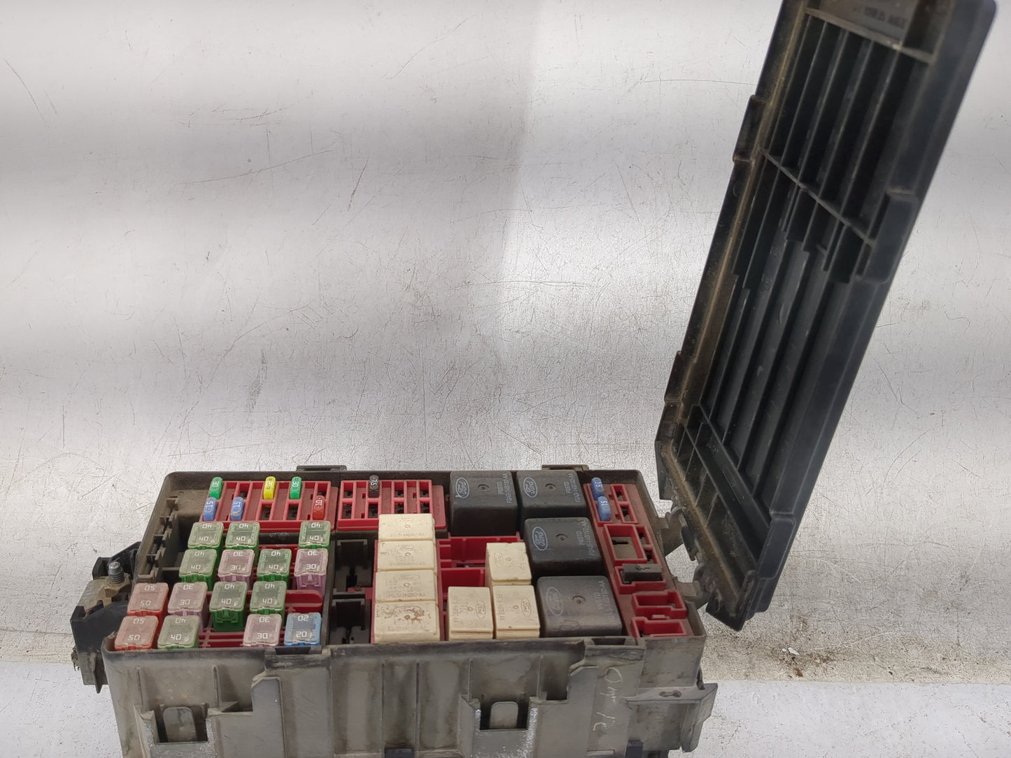 2004-2011 Lincoln Town Car Fusebox Fuse Box Panel Relay Module P/N:XL34-14A003-AC F57B-14B192-AA Fits OEM Used Auto Parts - 