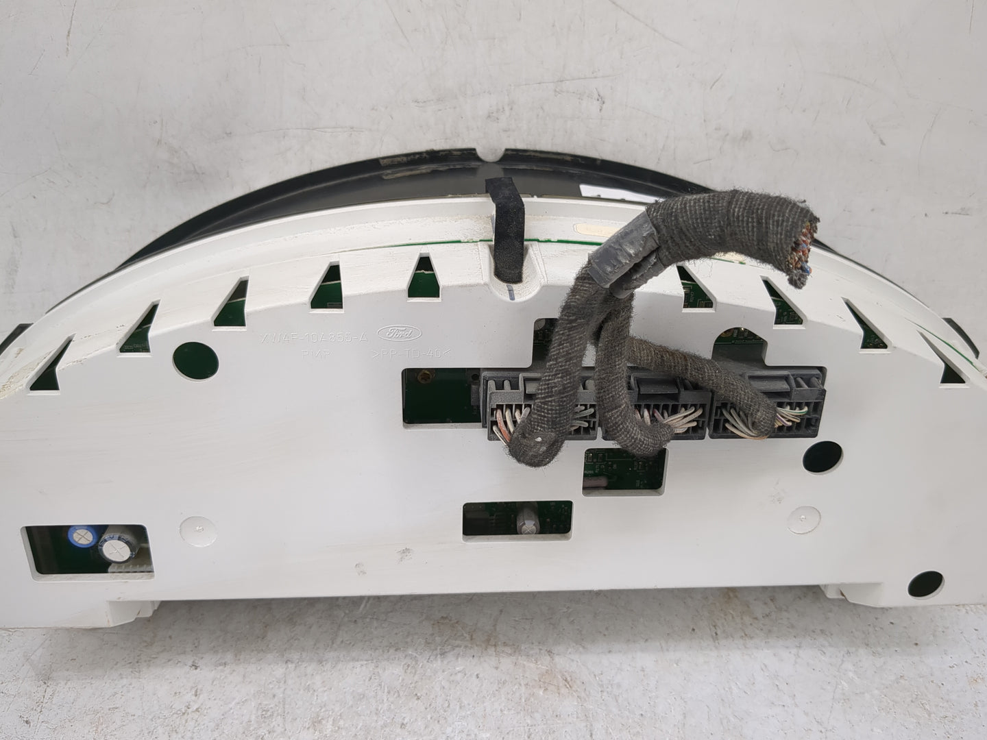 2004 Lincoln Town Car Instrument Cluster Speedometer Gauges P/N:VP3W4F-10894-AA 4W4F-10849-A Miles: Fits OEM Used Auto Parts