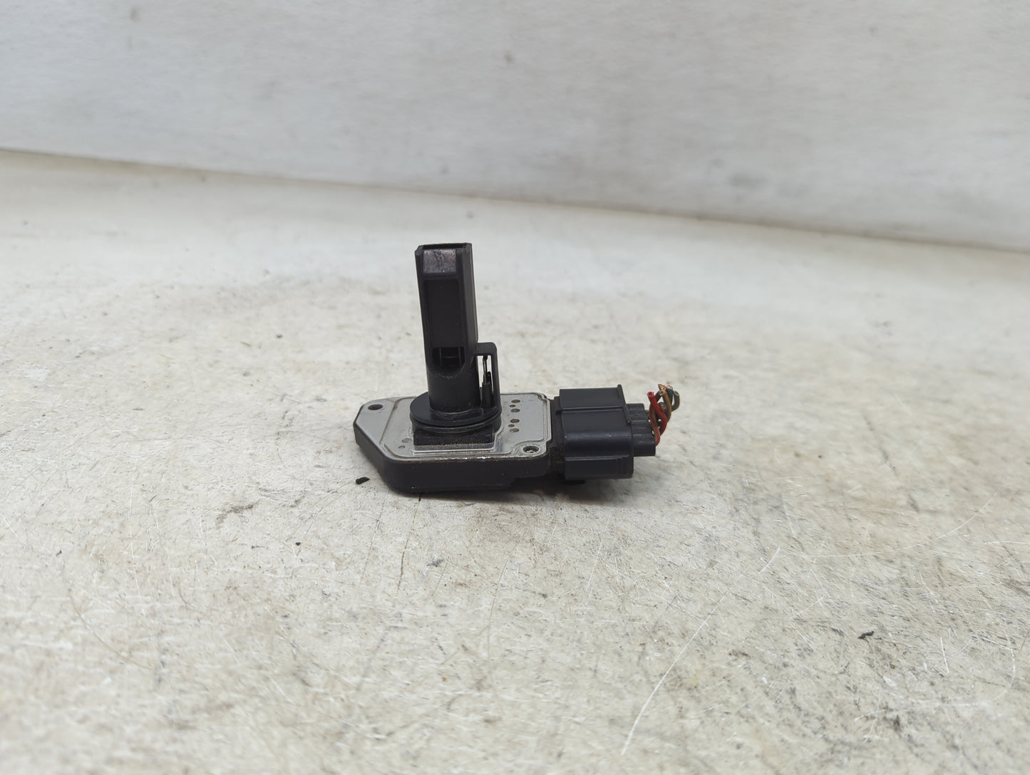 2003-2004 Lincoln Town Car Mass Air Flow Meter Maf 1467589 - Oemusedautoparts1.com