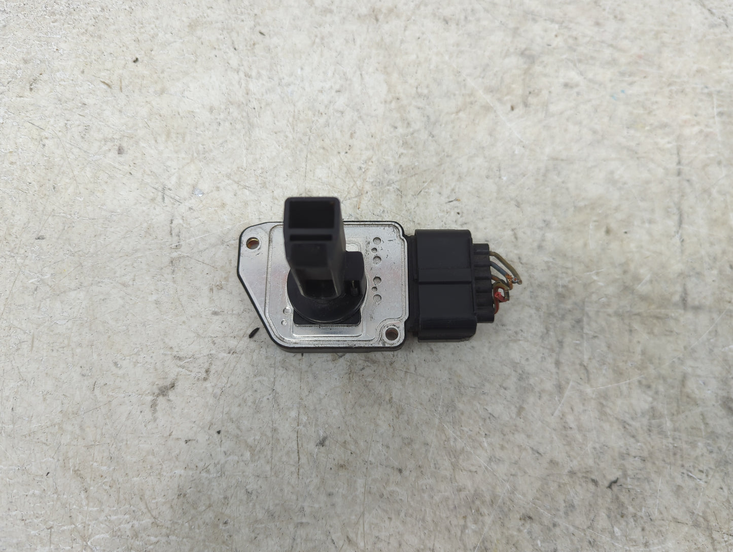 2003-2004 Lincoln Town Car Mass Air Flow Meter Maf 1467589 - Oemusedautoparts1.com