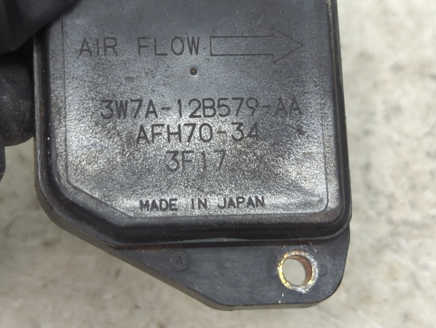 2003-2004 Lincoln Town Car Mass Air Flow Meter Maf 1467589 - Oemusedautoparts1.com