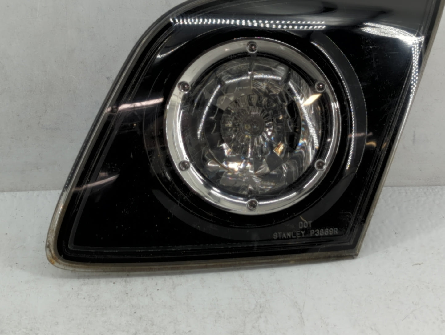 2004-2006 Mazda 3 Tail Light Assembly Passenger Right OEM P/N:P2913 Fits Fits 2004 2005 2006 OEM Used Auto Parts - Oemusedau