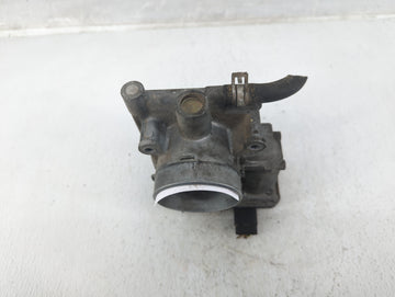 2004-2005 Mazda 3 Throttle Body P/N:E0T73171 Fits Fits 2003 2004 2005 2006 2007 OEM Used Auto Parts