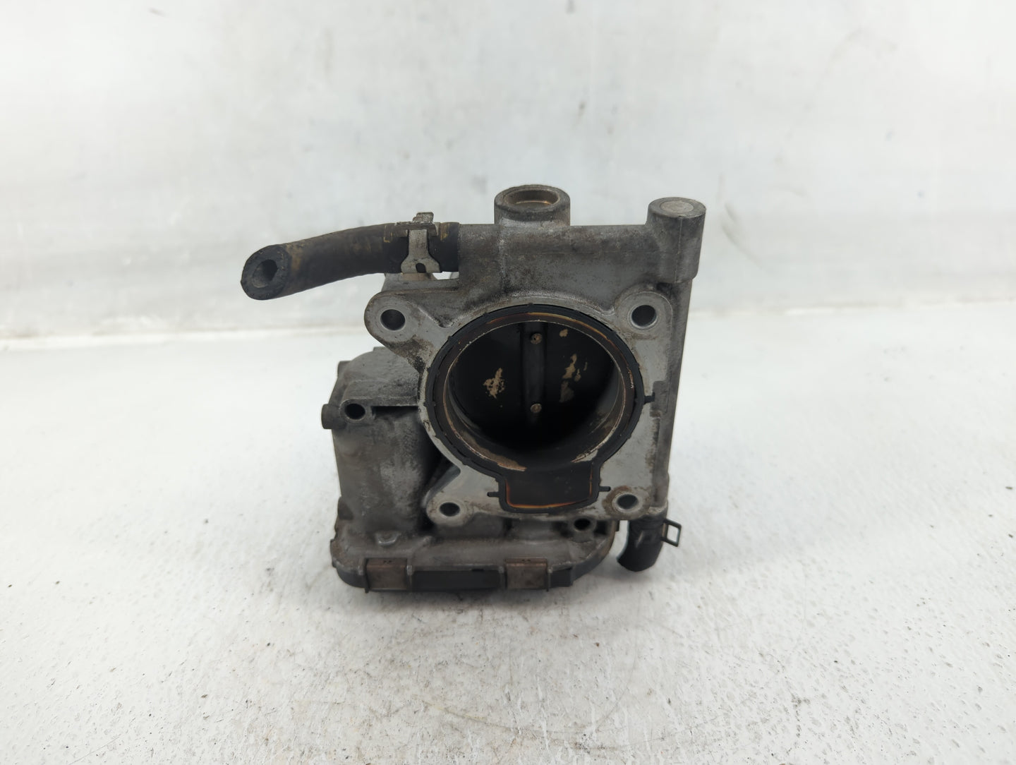 2004-2005 Mazda 3 Throttle Body P/N:E0T73171 Fits Fits 2003 2004 2005 2006 2007 OEM Used Auto Parts - Oemusedautoparts1.com