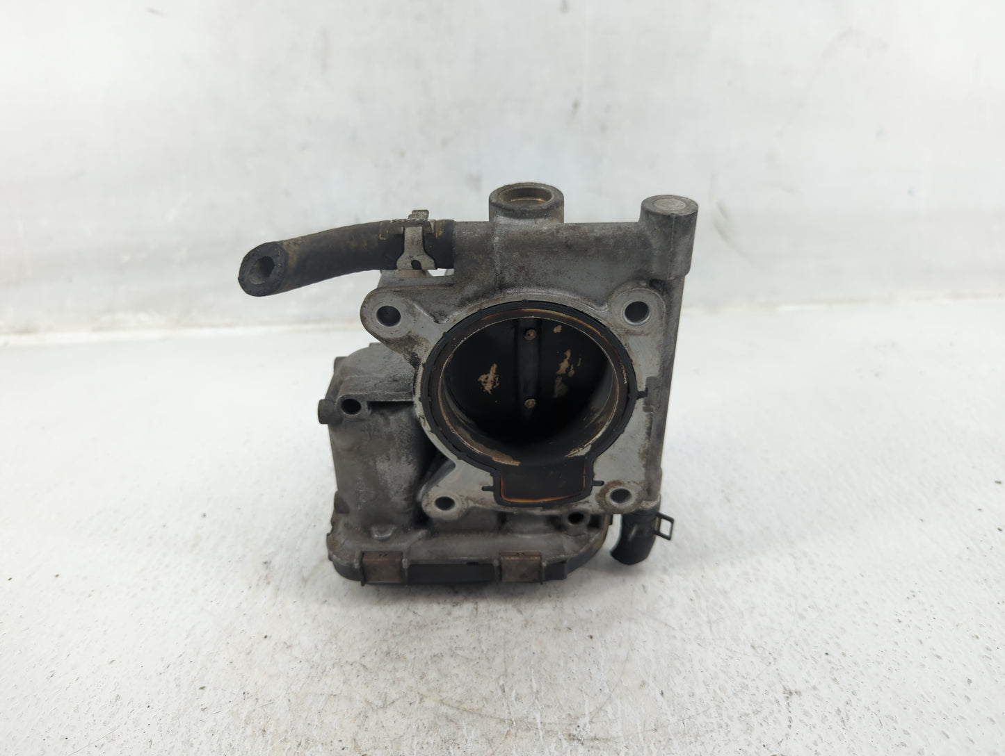2004-2005 Mazda 3 Throttle Body P/N:E0T73171 Fits Fits 2003 2004 2005 2006 2007 OEM Used Auto Parts - Oemusedautoparts1.com