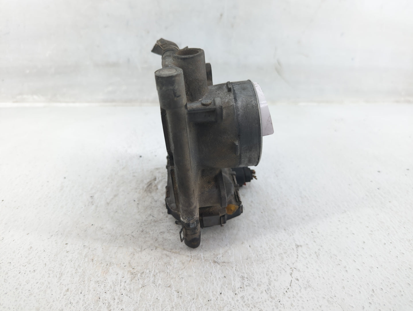 2004-2005 Mazda 3 Throttle Body P/N:E0T73171 Fits Fits 2003 2004 2005 2006 2007 OEM Used Auto Parts - Oemusedautoparts1.com