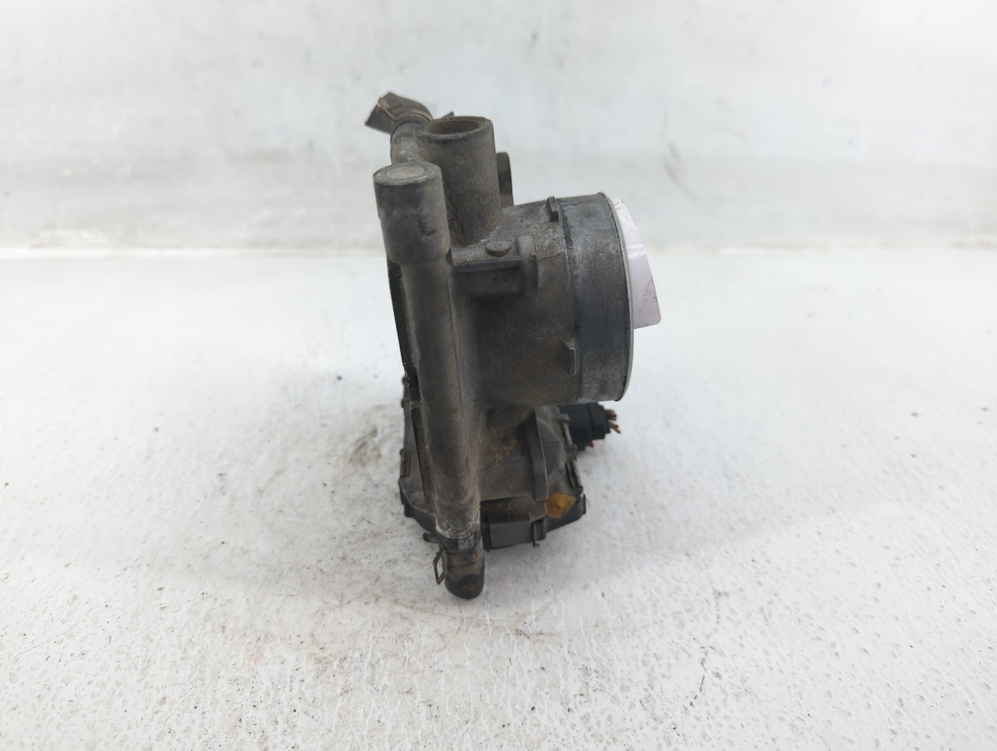 2004-2005 Mazda 3 Throttle Body P/N:E0T73171 Fits Fits 2003 2004 2005 2006 2007 OEM Used Auto Parts - Oemusedautoparts1.com