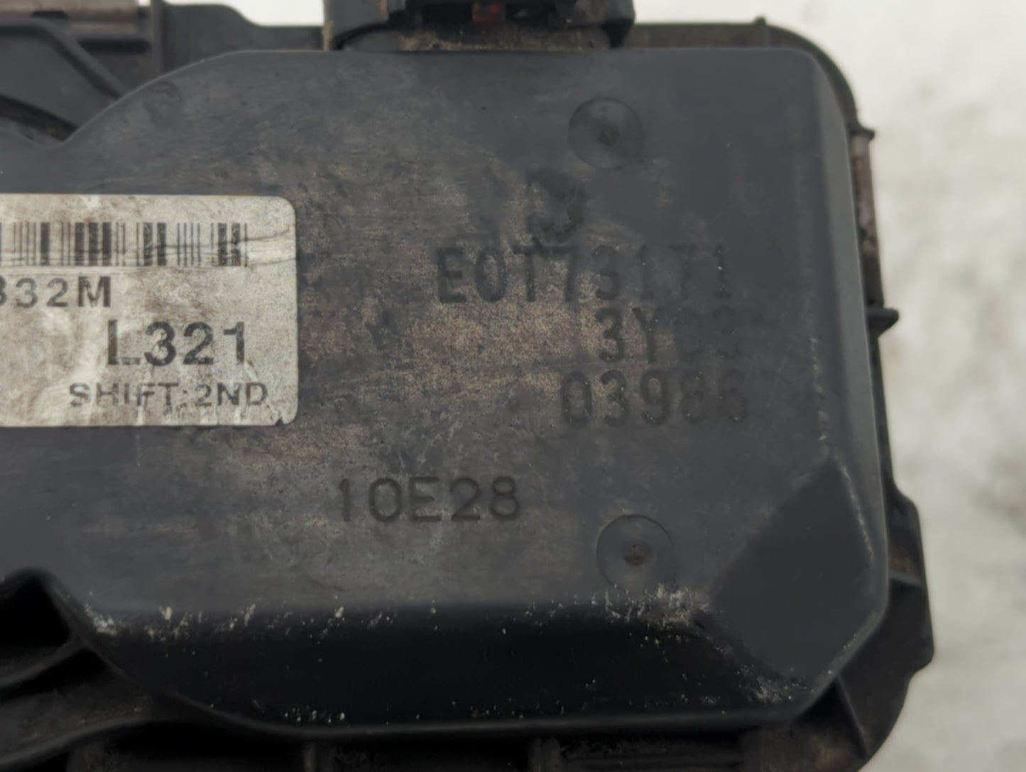 2004-2005 Mazda 3 Throttle Body P/N:E0T73171 Fits Fits 2003 2004 2005 2006 2007 OEM Used Auto Parts - Oemusedautoparts1.com