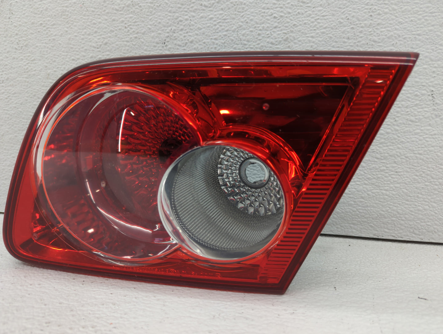 2003-2005 Mazda 6 Tail Light Assembly Passenger Right OEM P/N:2TZ 950 200 2TZ950200 Fits Fits 2003 2004 2005 OEM Used Auto P