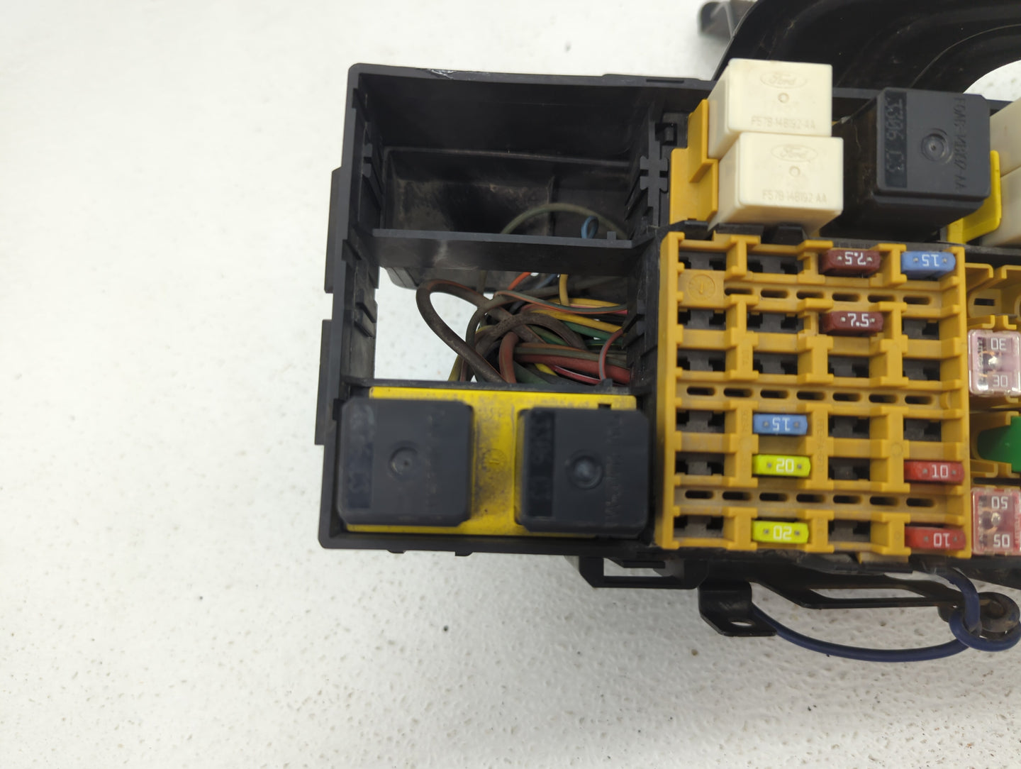 2004 Mazda B4000 Fusebox Fuse Box Panel Relay Module Fits OEM Used Auto Parts - Oemusedautoparts1.com