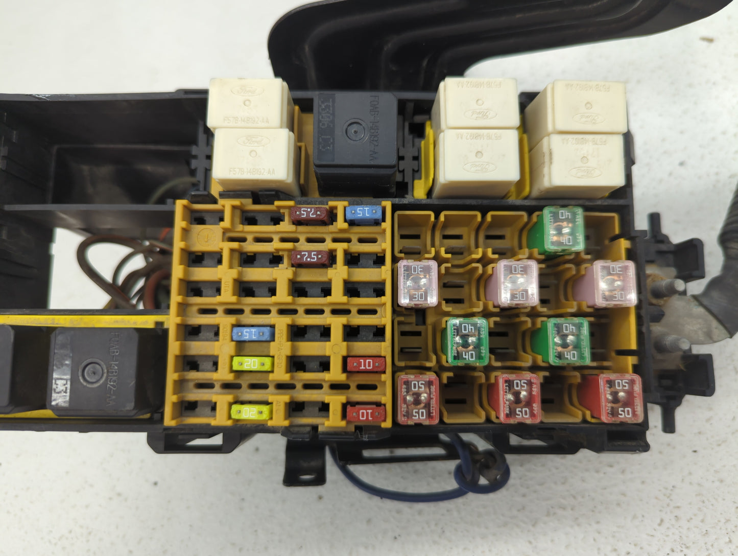 2004 Mazda B4000 Fusebox Fuse Box Panel Relay Module Fits OEM Used Auto Parts - Oemusedautoparts1.com