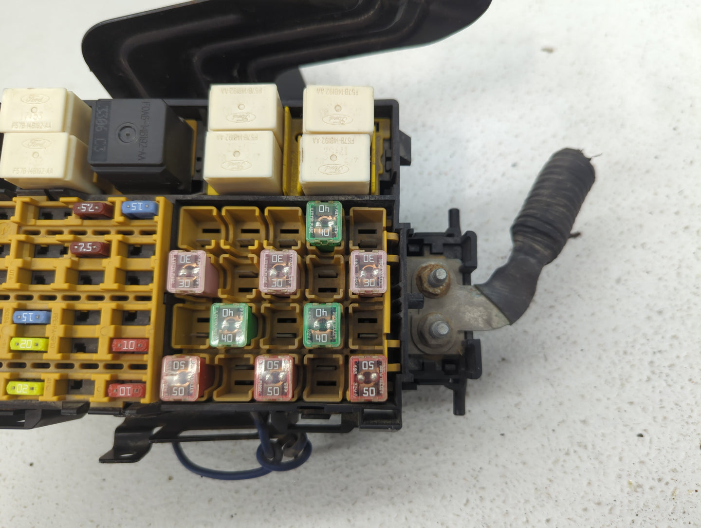 2004 Mazda B4000 Fusebox Fuse Box Panel Relay Module Fits OEM Used Auto Parts - Oemusedautoparts1.com