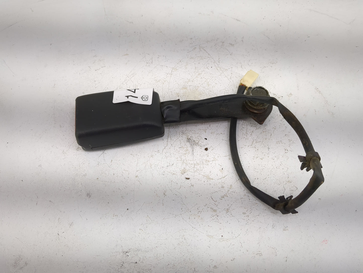 2004 Mazda Mazda6 Driver Rear Seatbelt Buckle Black - Oemusedautoparts1.com