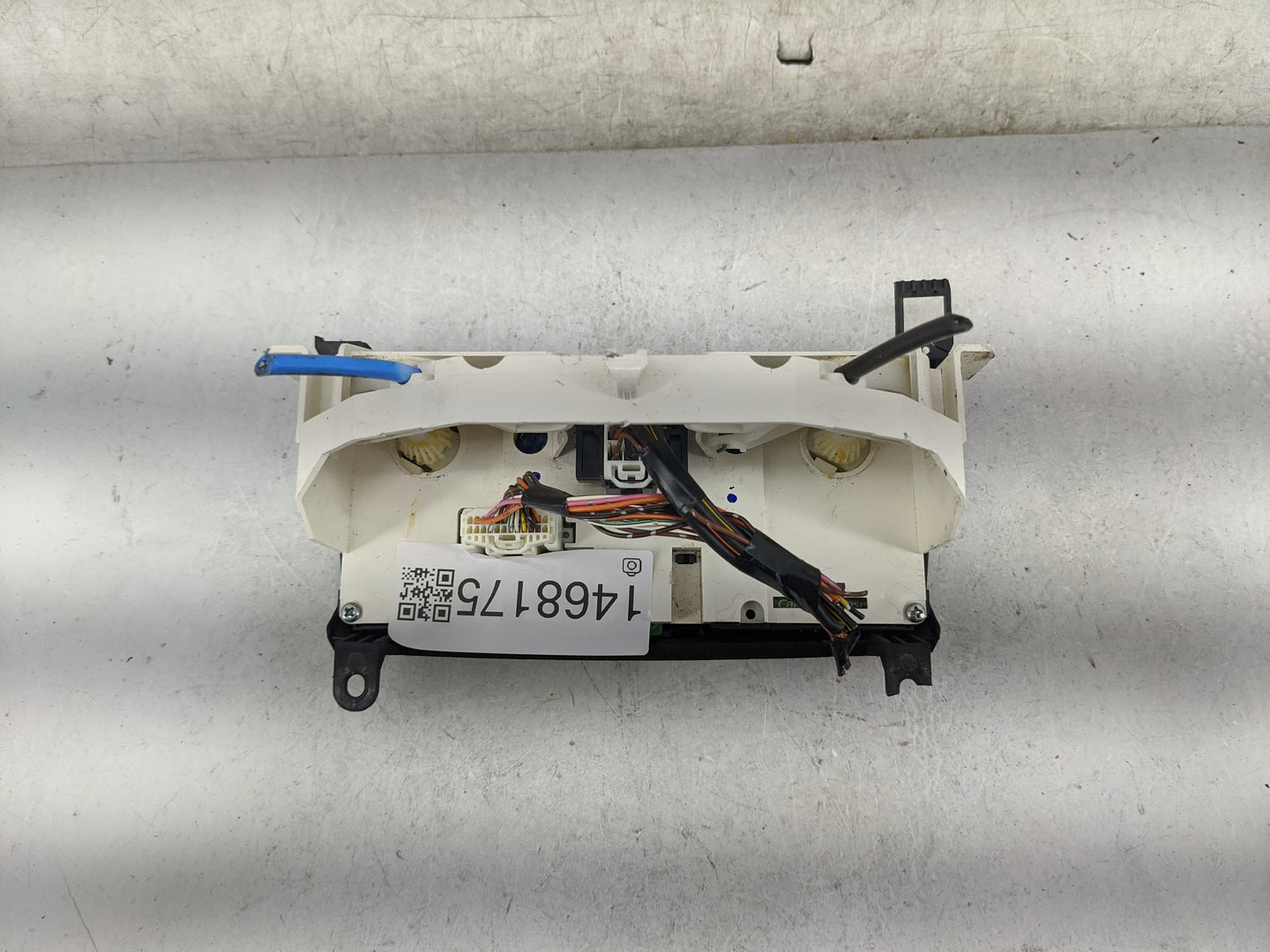 2004 Mazda Mazda 3 Climate Control Module Temperature AC/Heater Replacement P/N:BANS C7724, 7802 Fits OEM Used Auto Parts - 