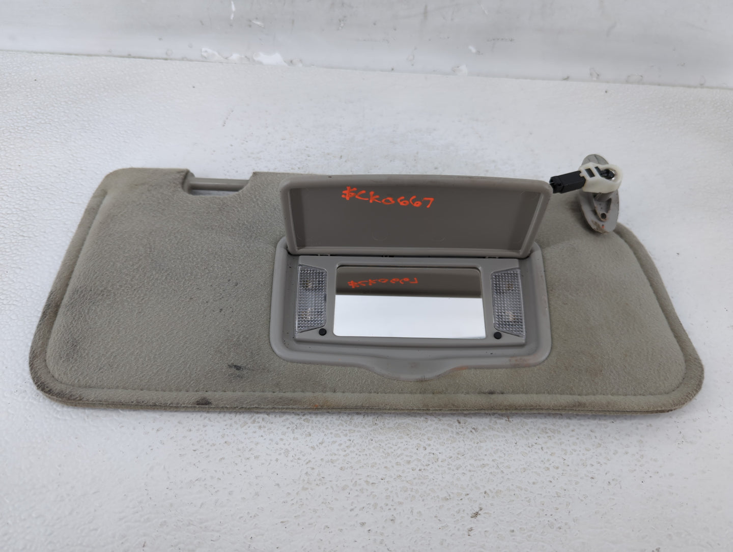 2001-2004 Mazda Tribute Sun Visor Shade Replacement Passenger Right Mirror Fits Fits 2001 2002 2003 2004 OEM Used Auto Parts