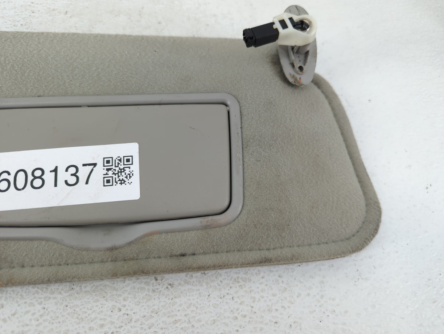 2001-2004 Mazda Tribute Sun Visor Shade Replacement Passenger Right Mirror Fits Fits 2001 2002 2003 2004 OEM Used Auto Parts