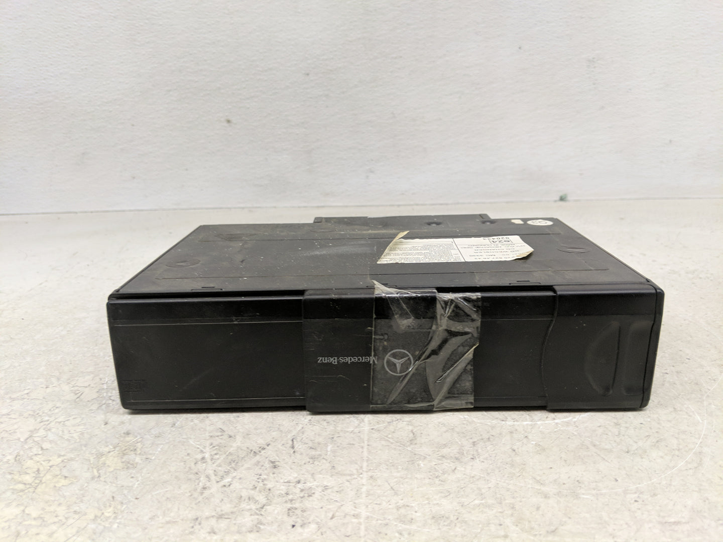 2004 Mercedes-Benz C400 Radio AM FM Cd Player Receiver Replacement P/N:220 827 46 42 Fits Fits 2003 2005 2006 2007 OEM Used 