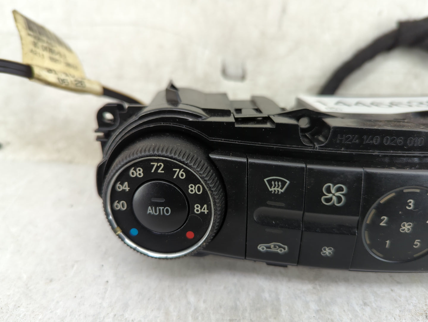 2004 Mercedes-Benz E-Class Climate Control Module Temperature AC/Heater Replacement P/N:H24 140 026 010 H24 400 055 010 Fits