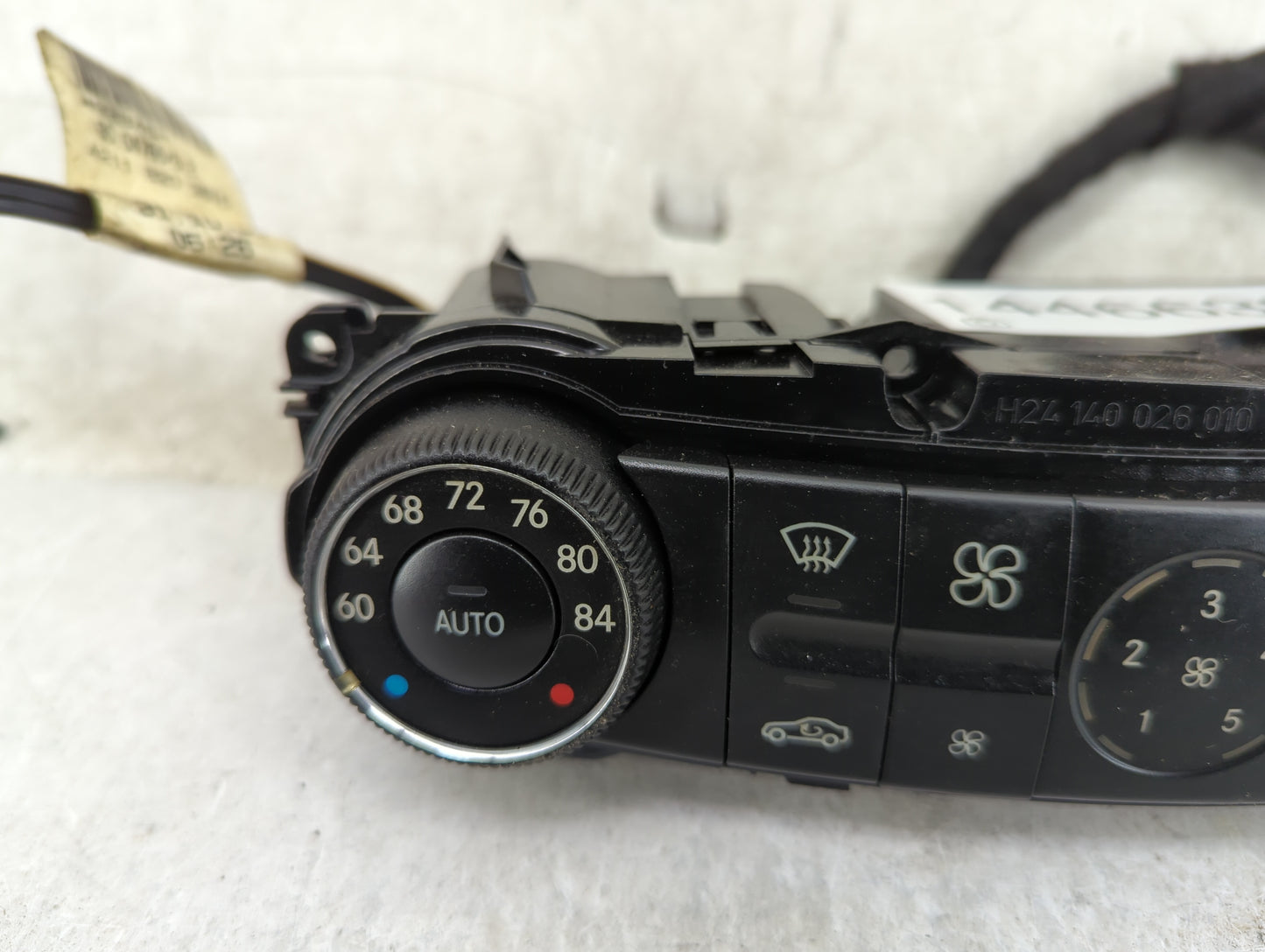 2004 Mercedes-Benz E-Class Climate Control Module Temperature AC/Heater Replacement P/N:H24 140 026 010 H24 400 055 010 Fits