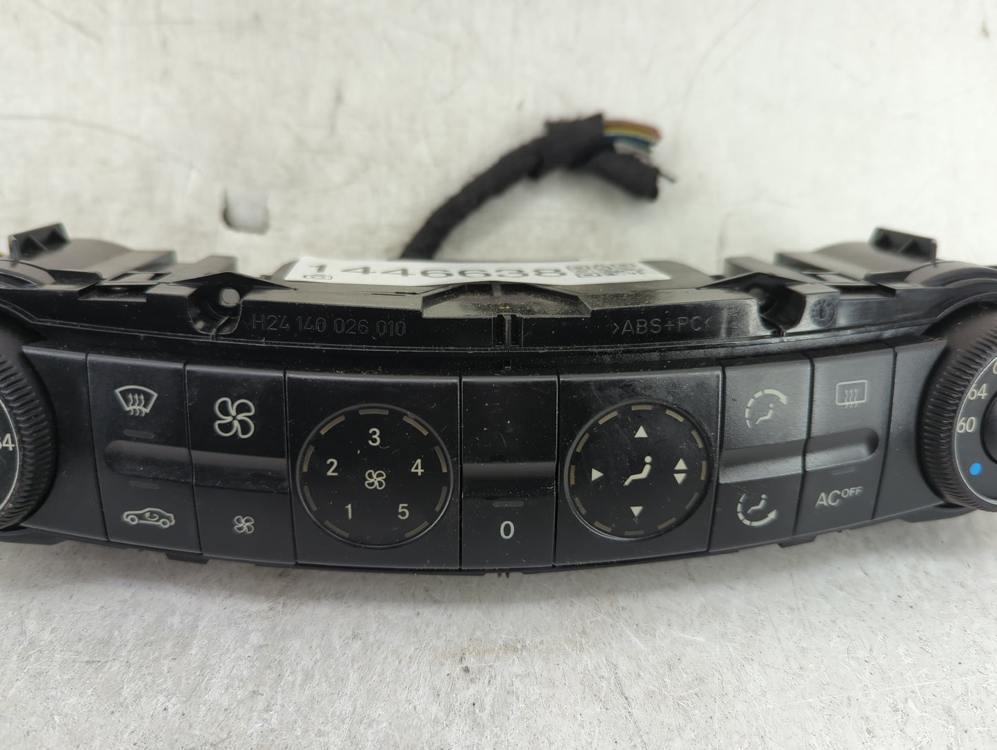 2004 Mercedes-Benz E-Class Climate Control Module Temperature AC/Heater Replacement P/N:H24 140 026 010 H24 400 055 010 Fits