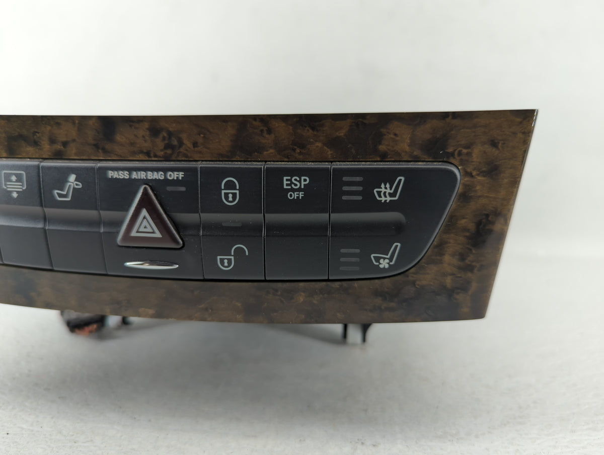 2004 Mercedes-Benz E350 Radio AM FM Cd Player Receiver Replacement P/N:A2116800552 Fits 2003 2005 OEM Used Auto Parts - Oemu