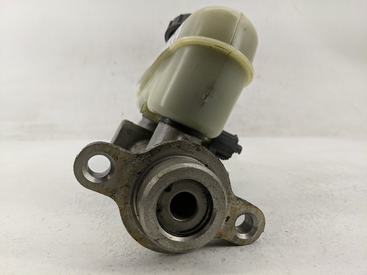 2001-2008 Mercury Grand Marquis Brake Master Cylinder 1312768 - Oemusedautoparts1.com
