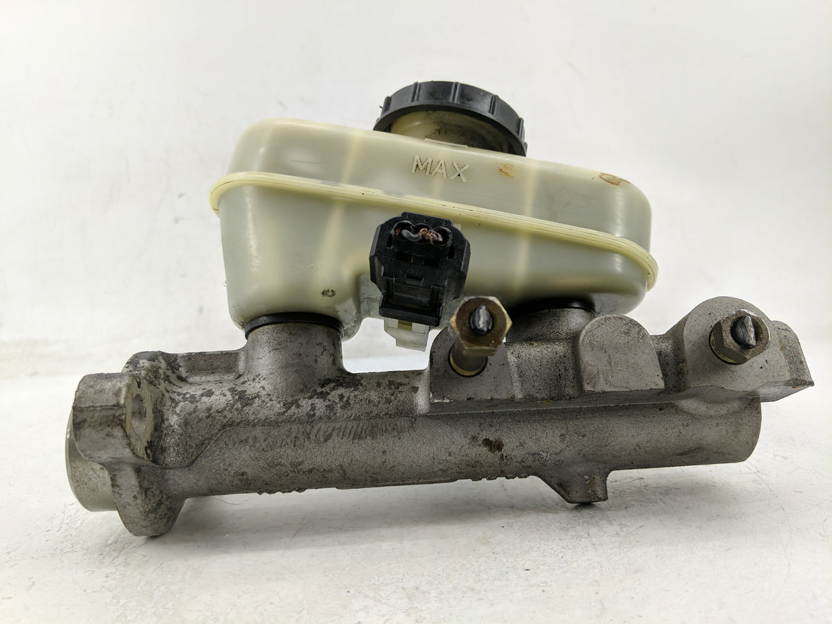 2001-2008 Mercury Grand Marquis Brake Master Cylinder 1312768 - Oemusedautoparts1.com