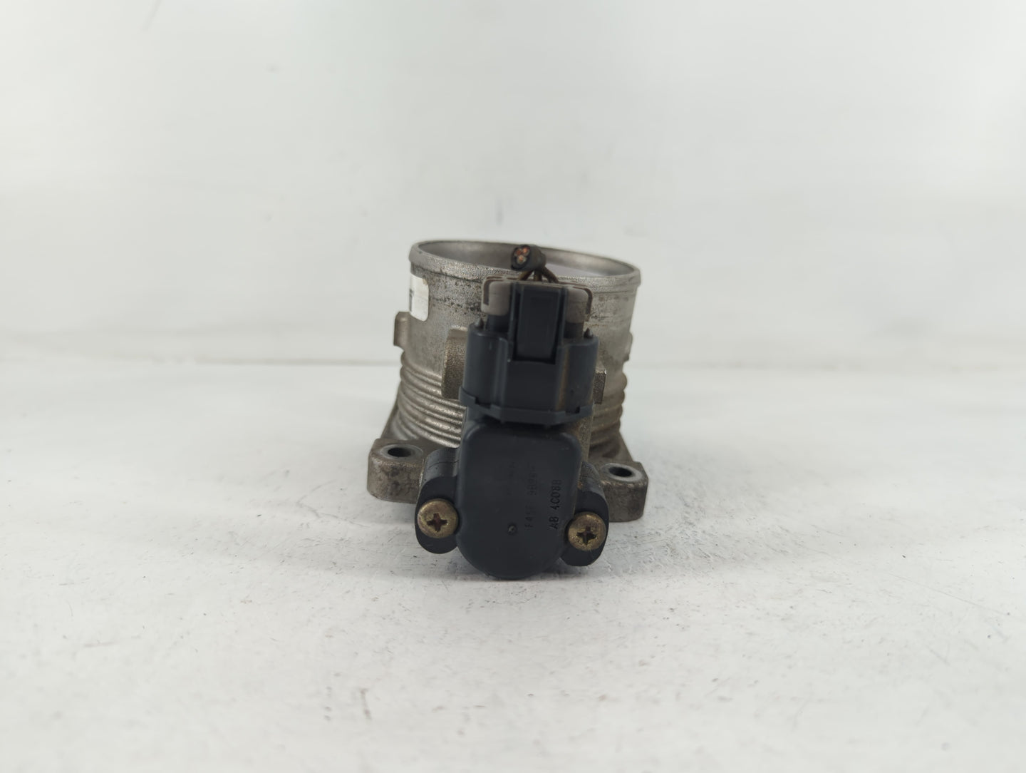 2004 Mercury Grand Marquis Throttle Body P/N:F48F 9B989 AB Fits OEM Used Auto Parts - Oemusedautoparts1.com