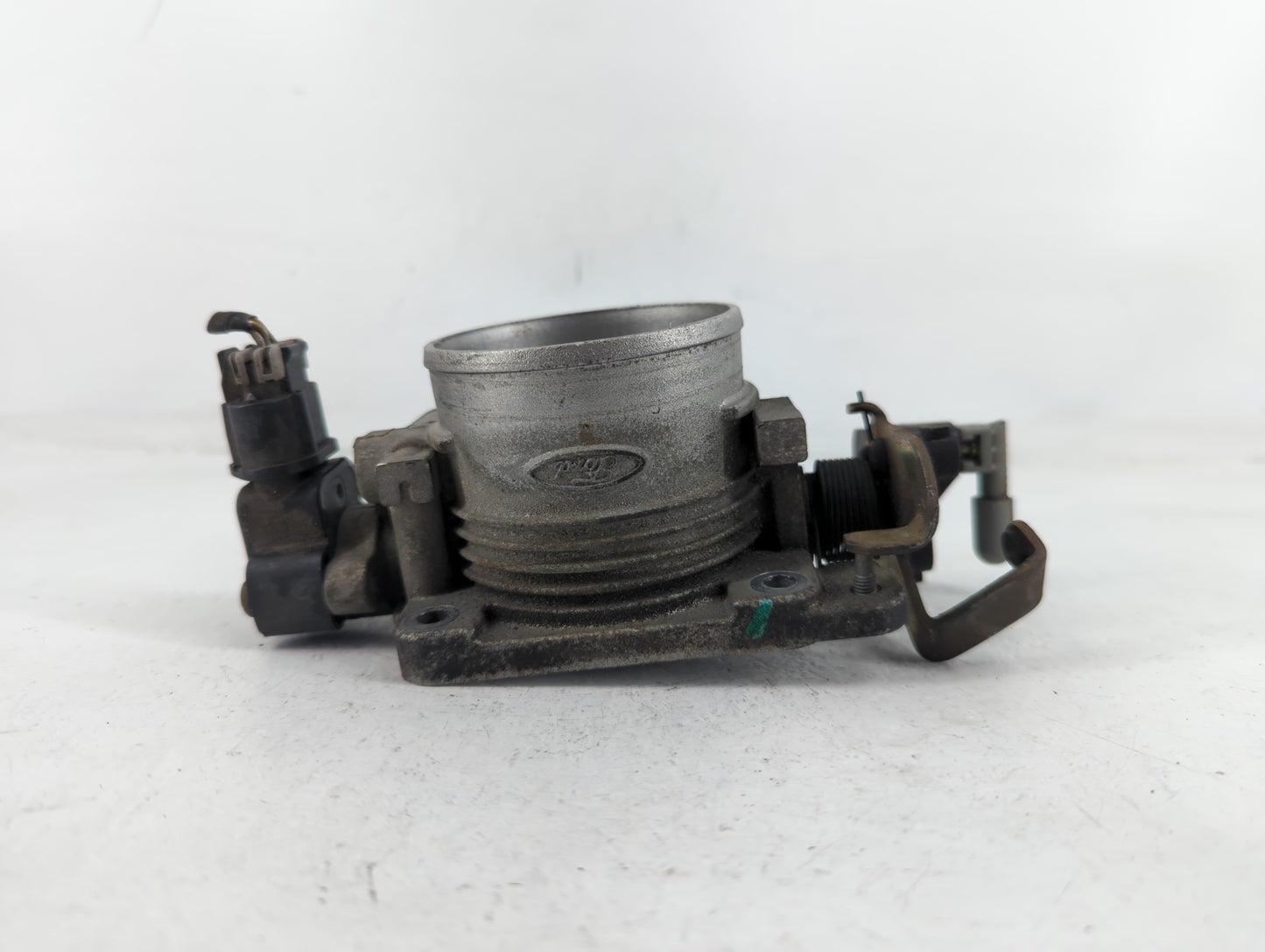 2004 Mercury Grand Marquis Throttle Body P/N:F48F 9B989 AB Fits OEM Used Auto Parts - Oemusedautoparts1.com