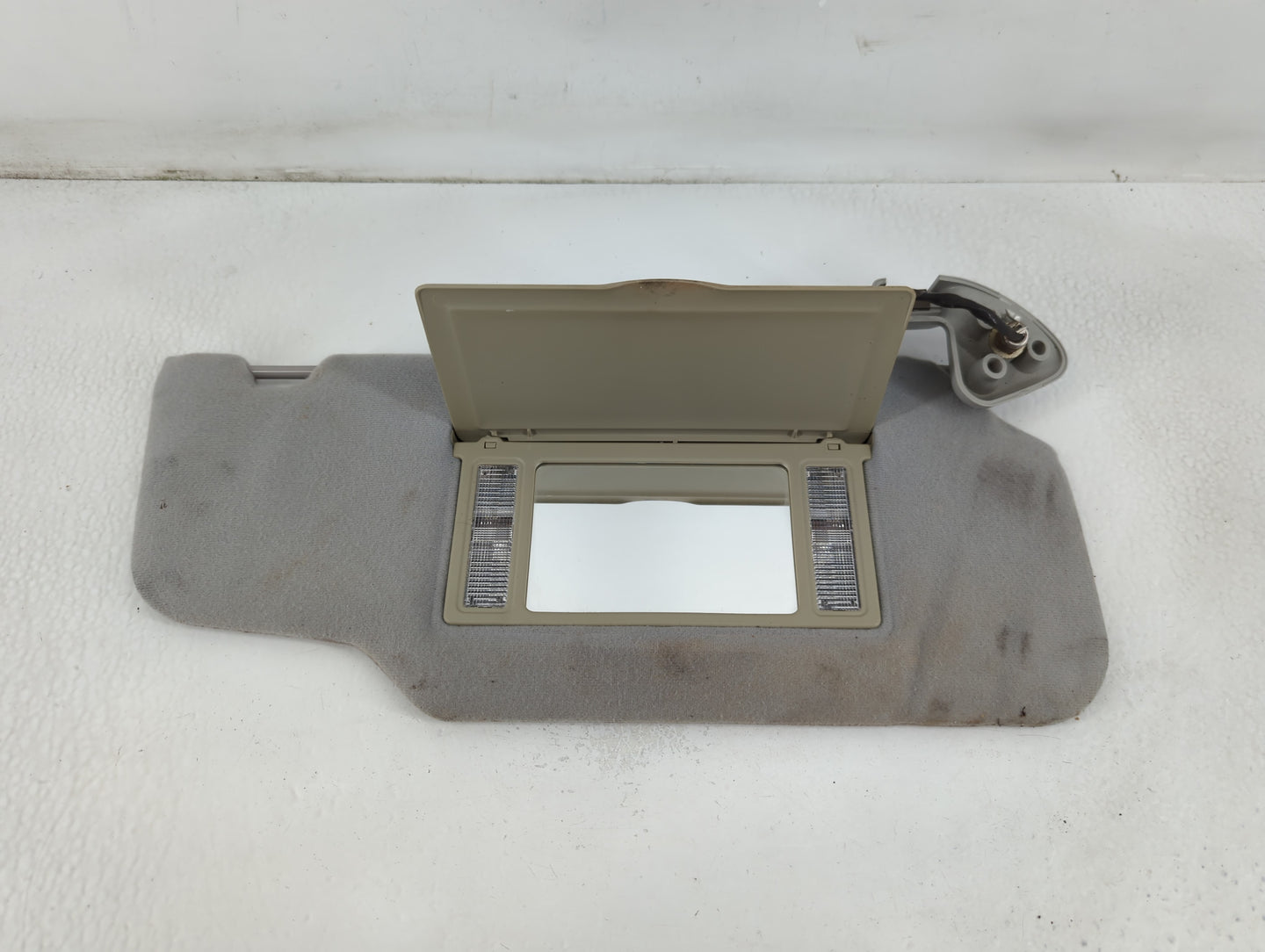 2003-2005 Mercury Grand Marquis Sun Visor Shade Replacement Passenger Right Mirror Fits Fits 2003 2004 2005 OEM Used Auto Pa