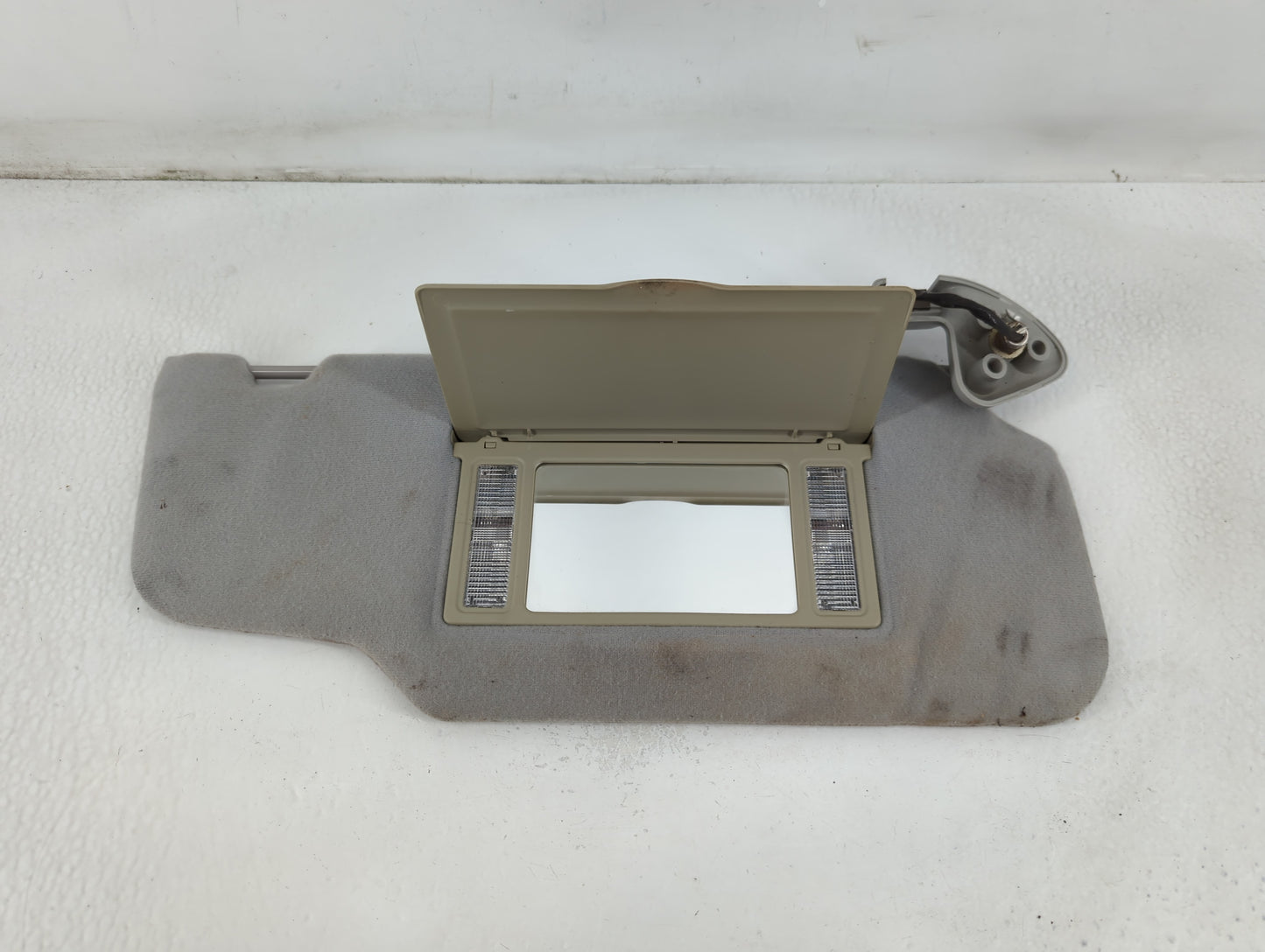 2003-2005 Mercury Grand Marquis Sun Visor Shade Replacement Passenger Right Mirror Fits Fits 2003 2004 2005 OEM Used Auto Pa