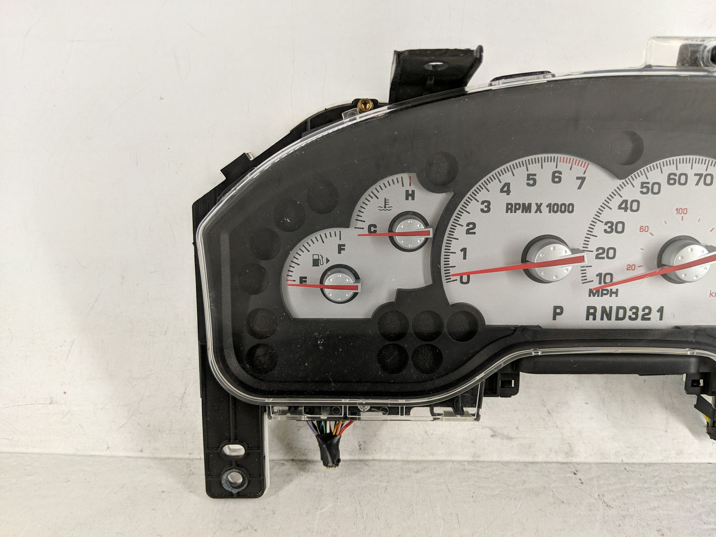 2004-2005 Mercury Mountaineer Instrument Cluster Speedometer Gauges Fits Fits 2004 2005 OEM Used Auto Parts - Oemusedautopar