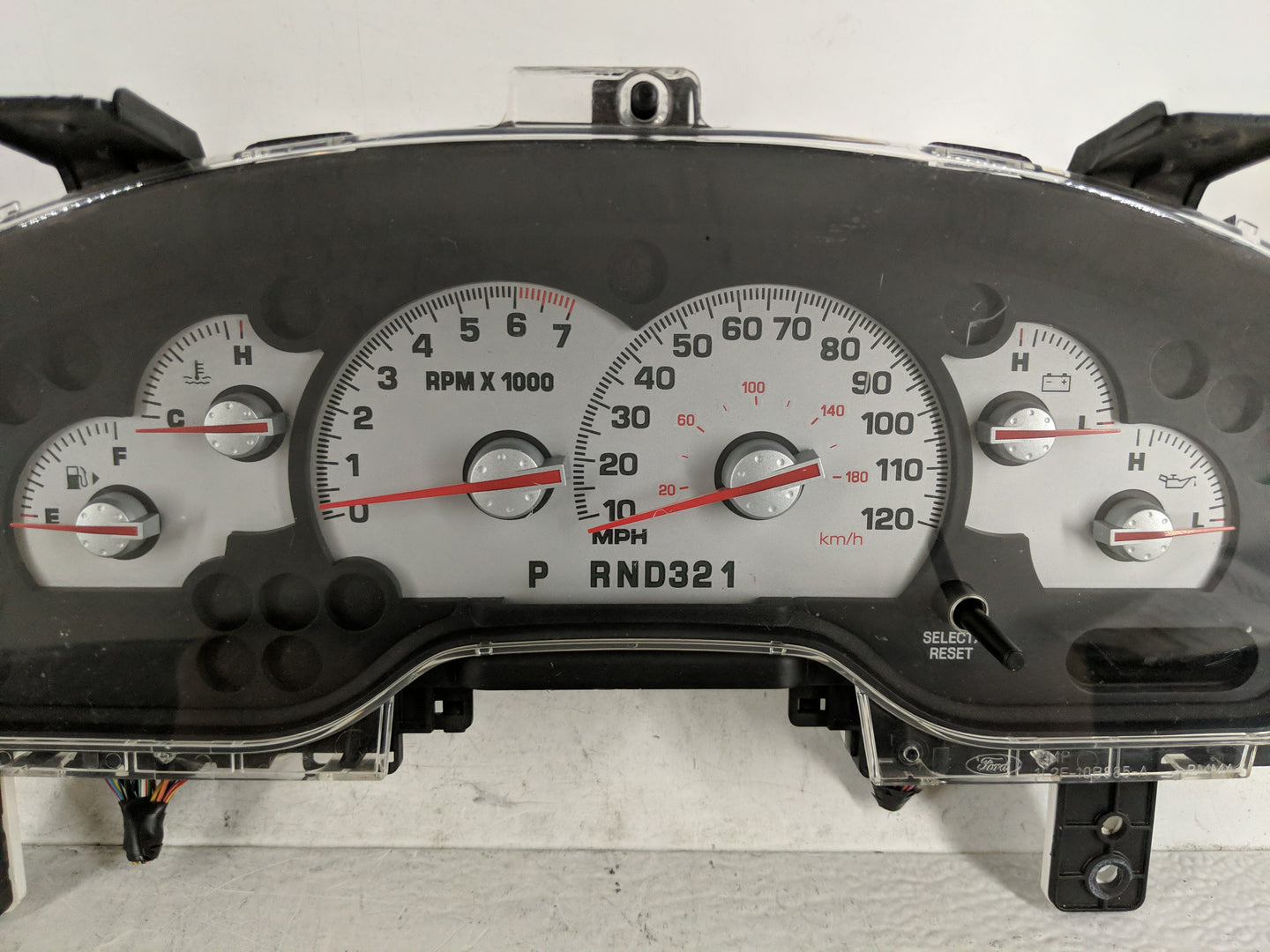 2004-2005 Mercury Mountaineer Instrument Cluster Speedometer Gauges Fits Fits 2004 2005 OEM Used Auto Parts - Oemusedautopar