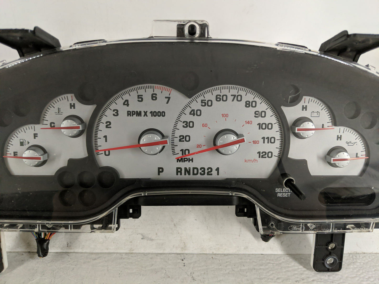 2004-2005 Mercury Mountaineer Instrument Cluster Speedometer Gauges Fits Fits 2004 2005 OEM Used Auto Parts - Oemusedautopar