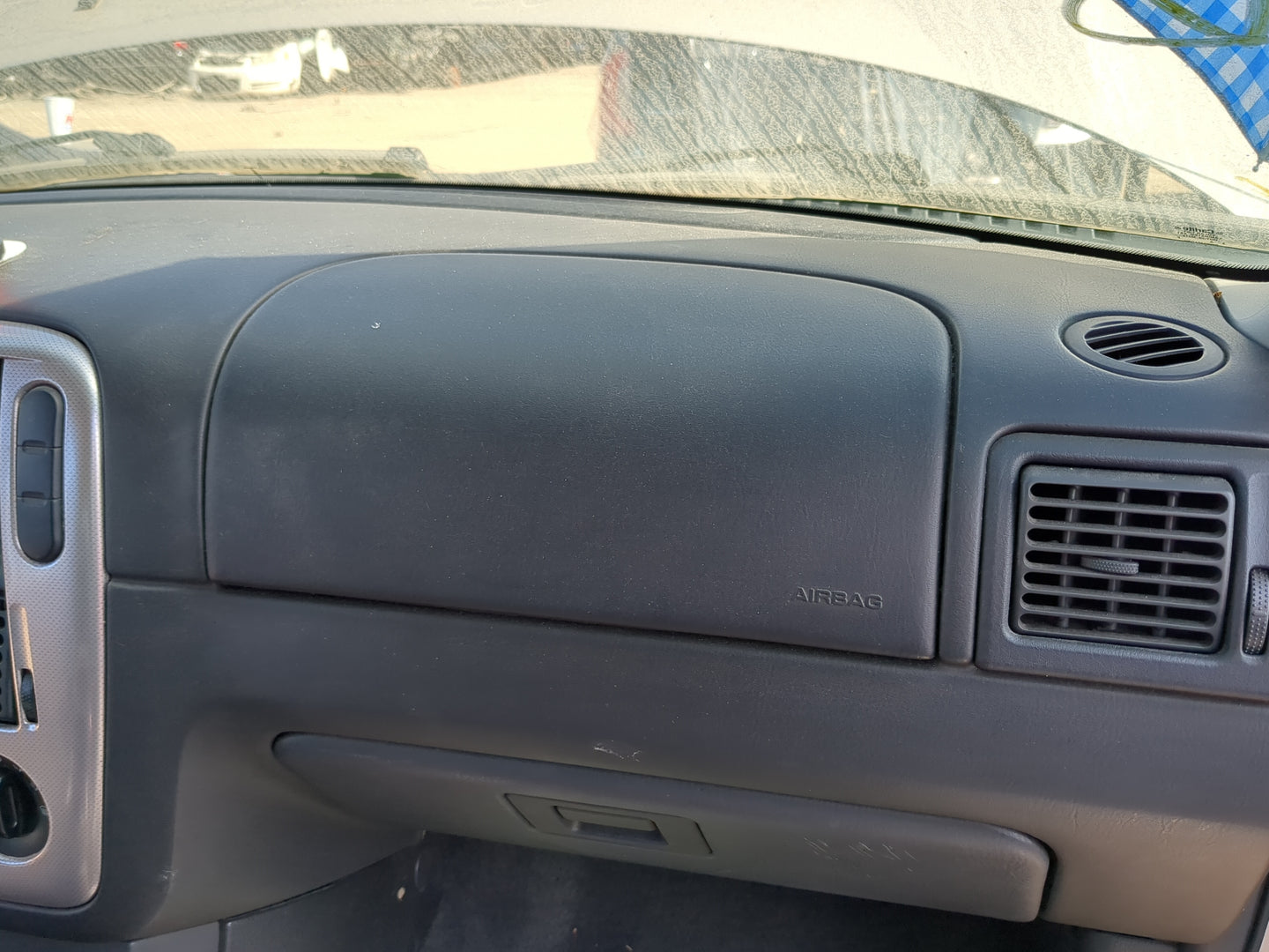 2002-2005 Mercury Mountaineer Air Bag Passenger Right Dashboard OEM Fits Fits 2002 2003 2004 2005 OEM Used Auto Parts - Oemu