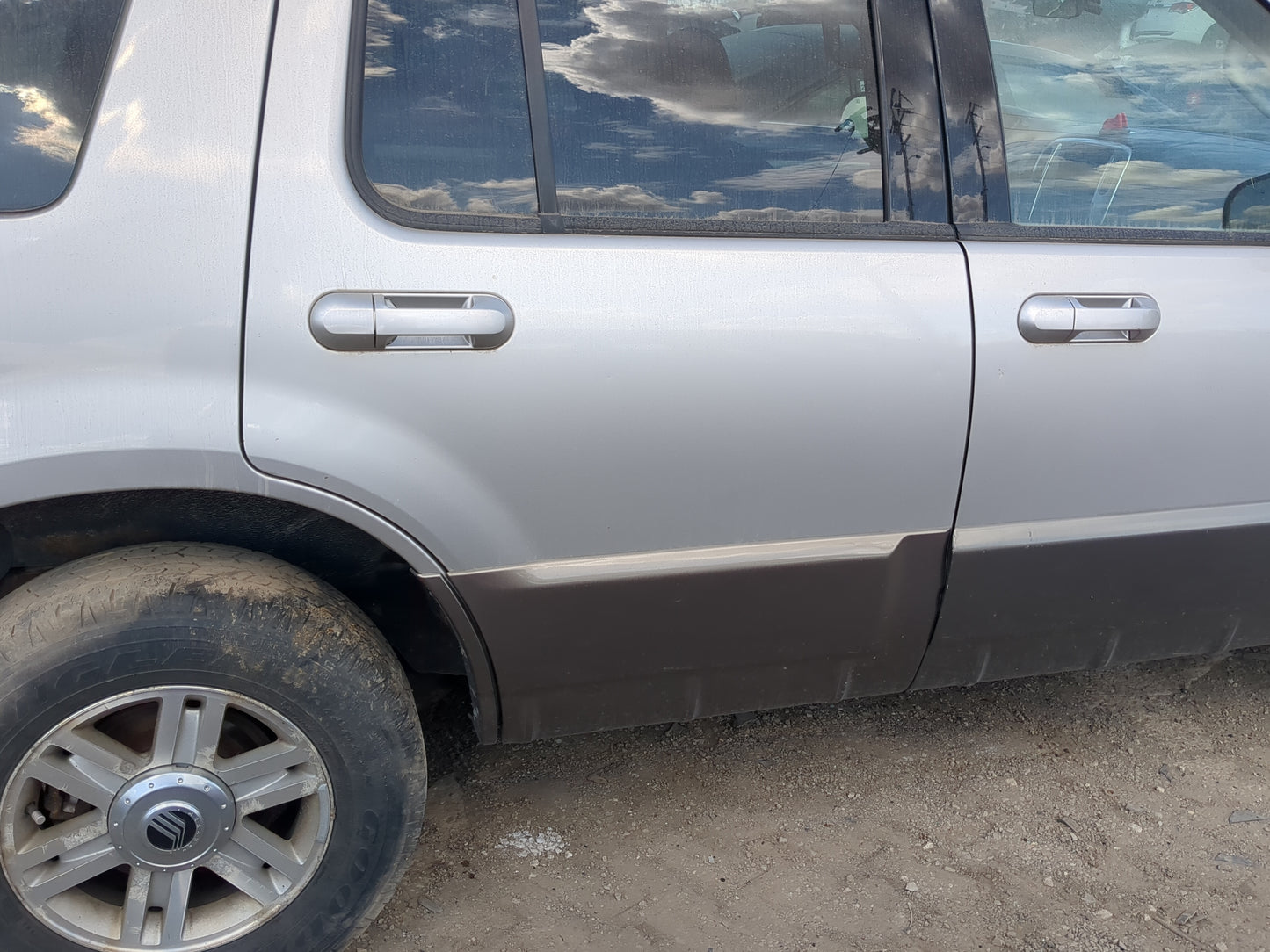 2002-2005 Mercury Mountaineer Passenger Rear Door Oem - Oemusedautoparts1.com