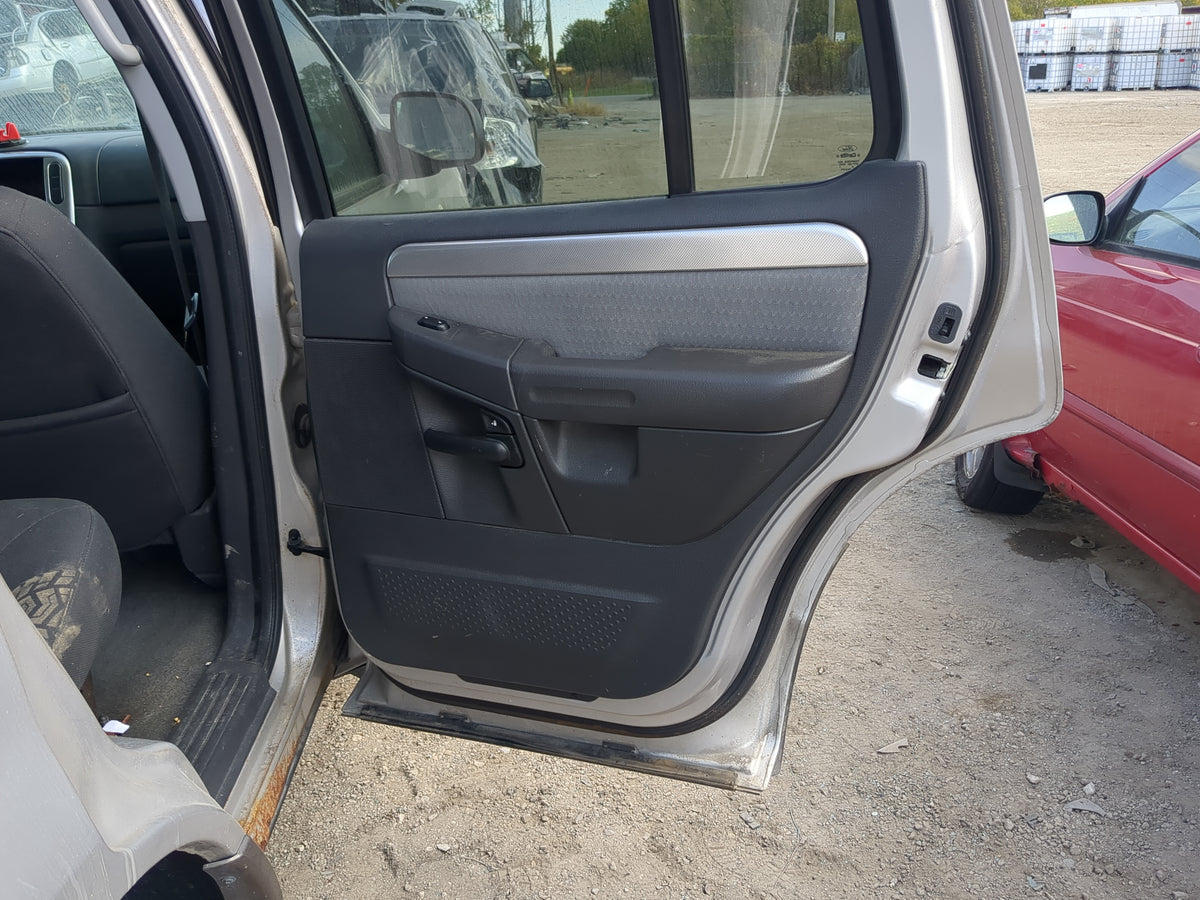2002-2005 Mercury Mountaineer Passenger Rear Door Oem 1196744 - Oemusedautoparts1.com