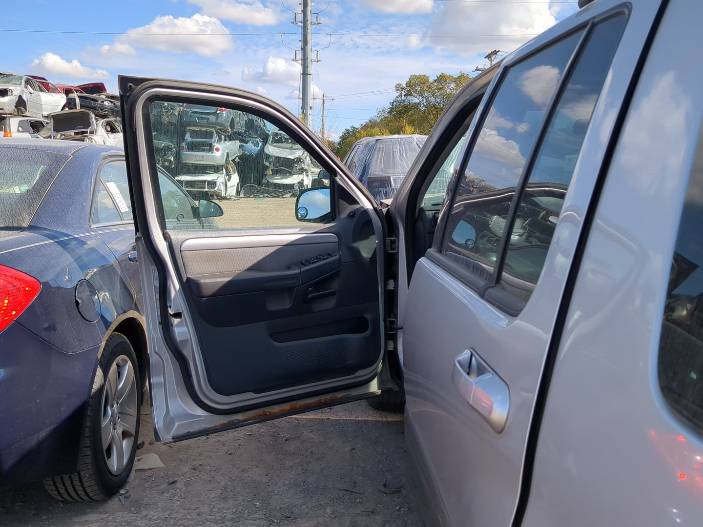 2002-2005 Mercury Mountaineer Driver Front Door Oem 1196774 - Oemusedautoparts1.com